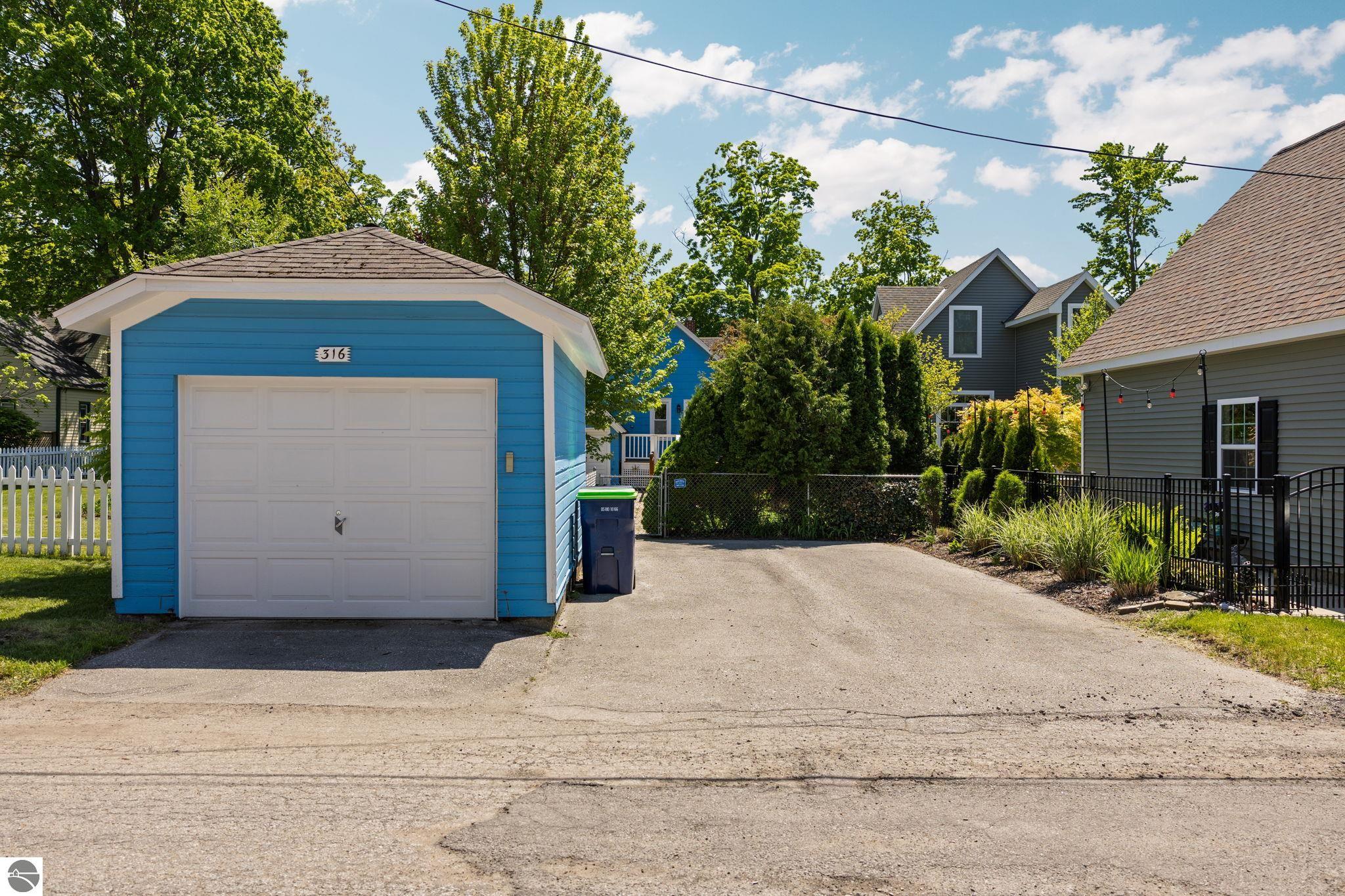 316 W Tenth Street
