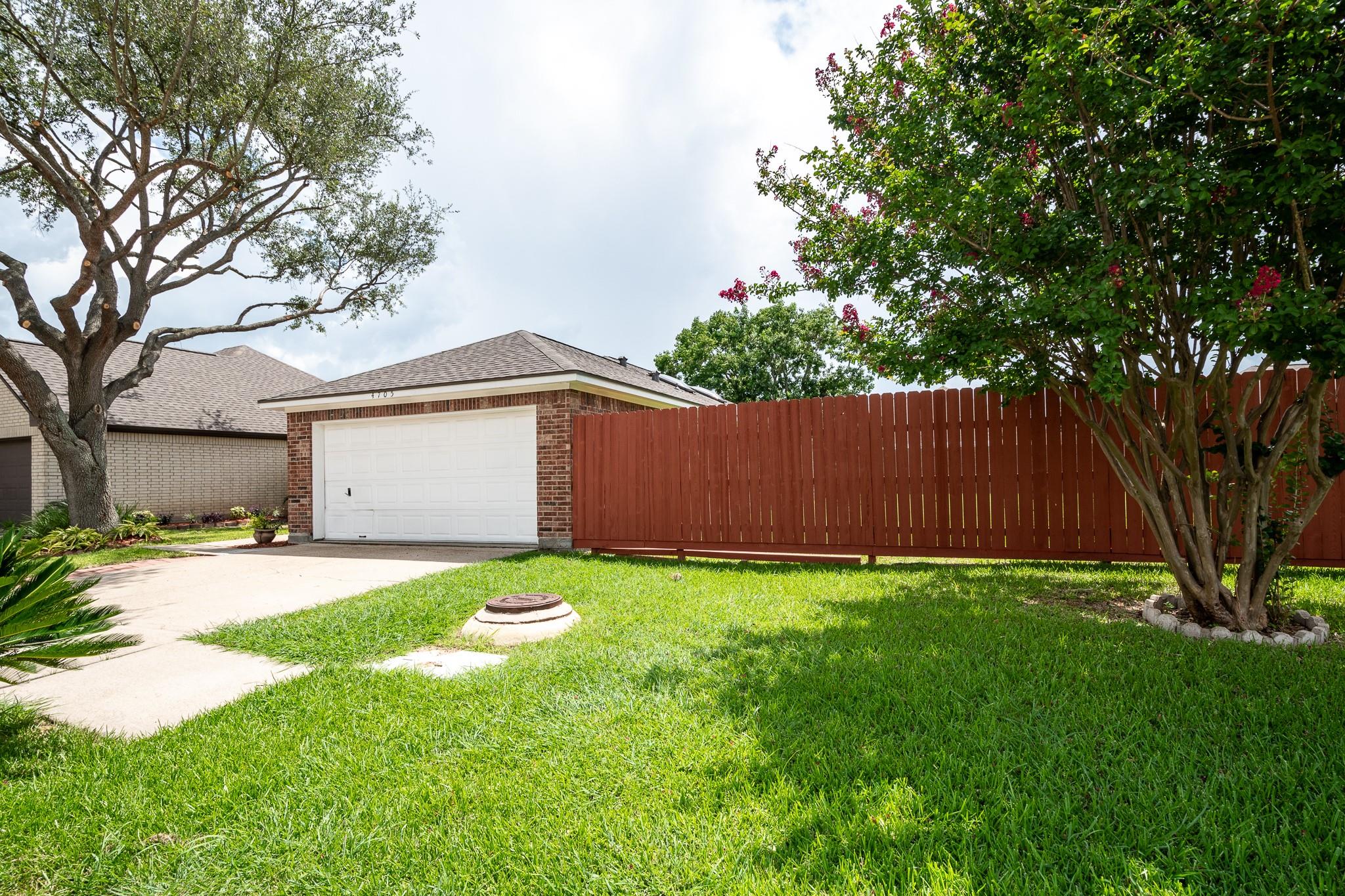 4705 Meadowood Drive