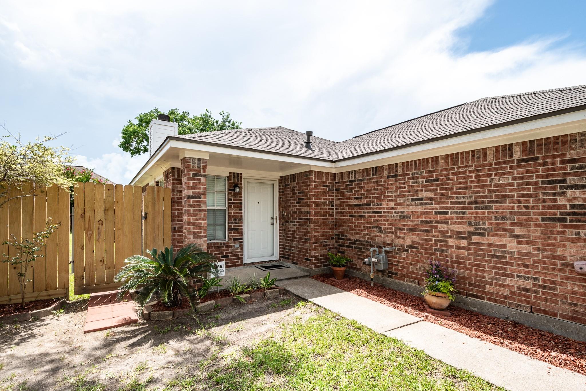 4705 Meadowood Drive
