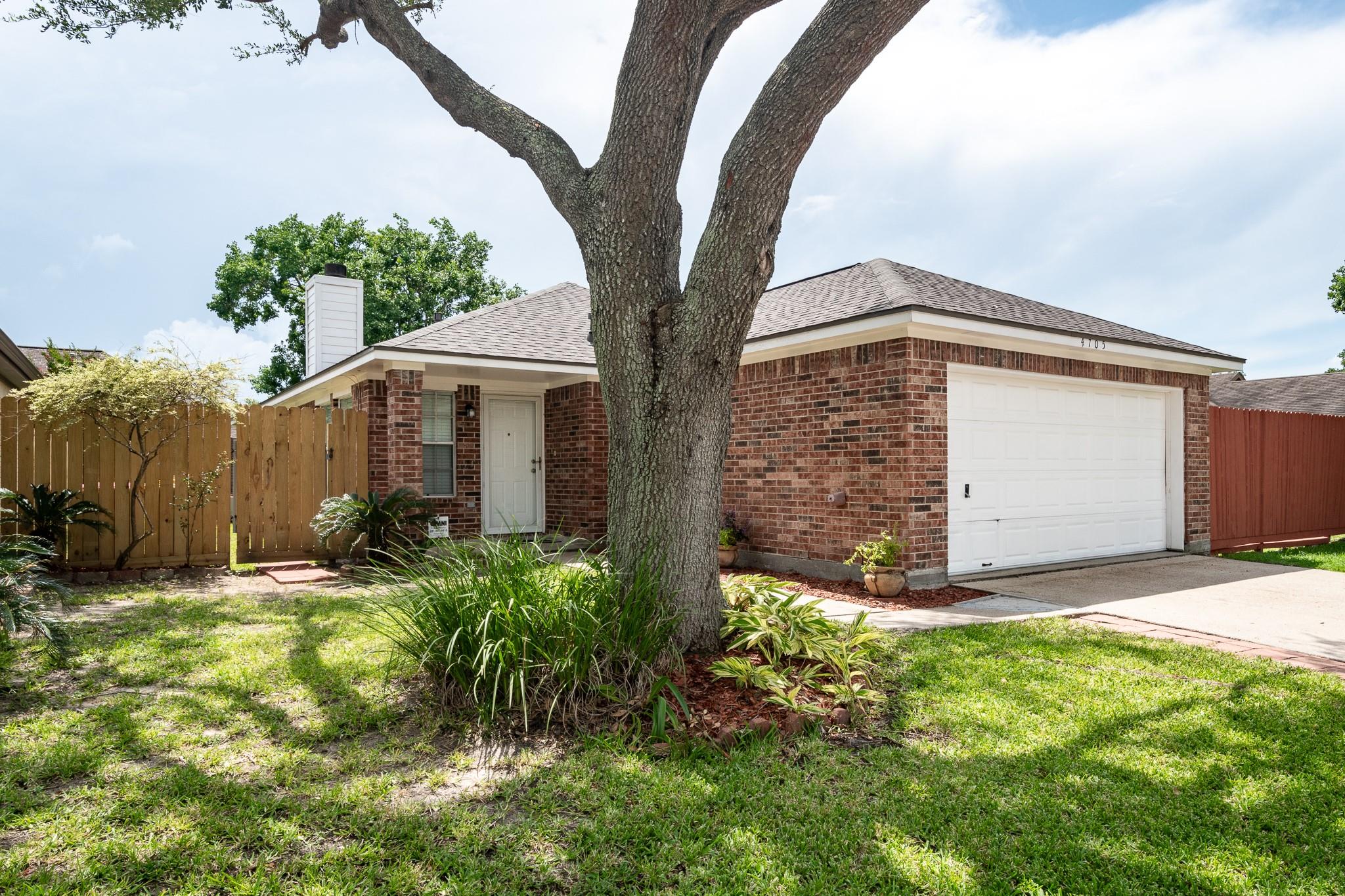 4705 Meadowood Drive