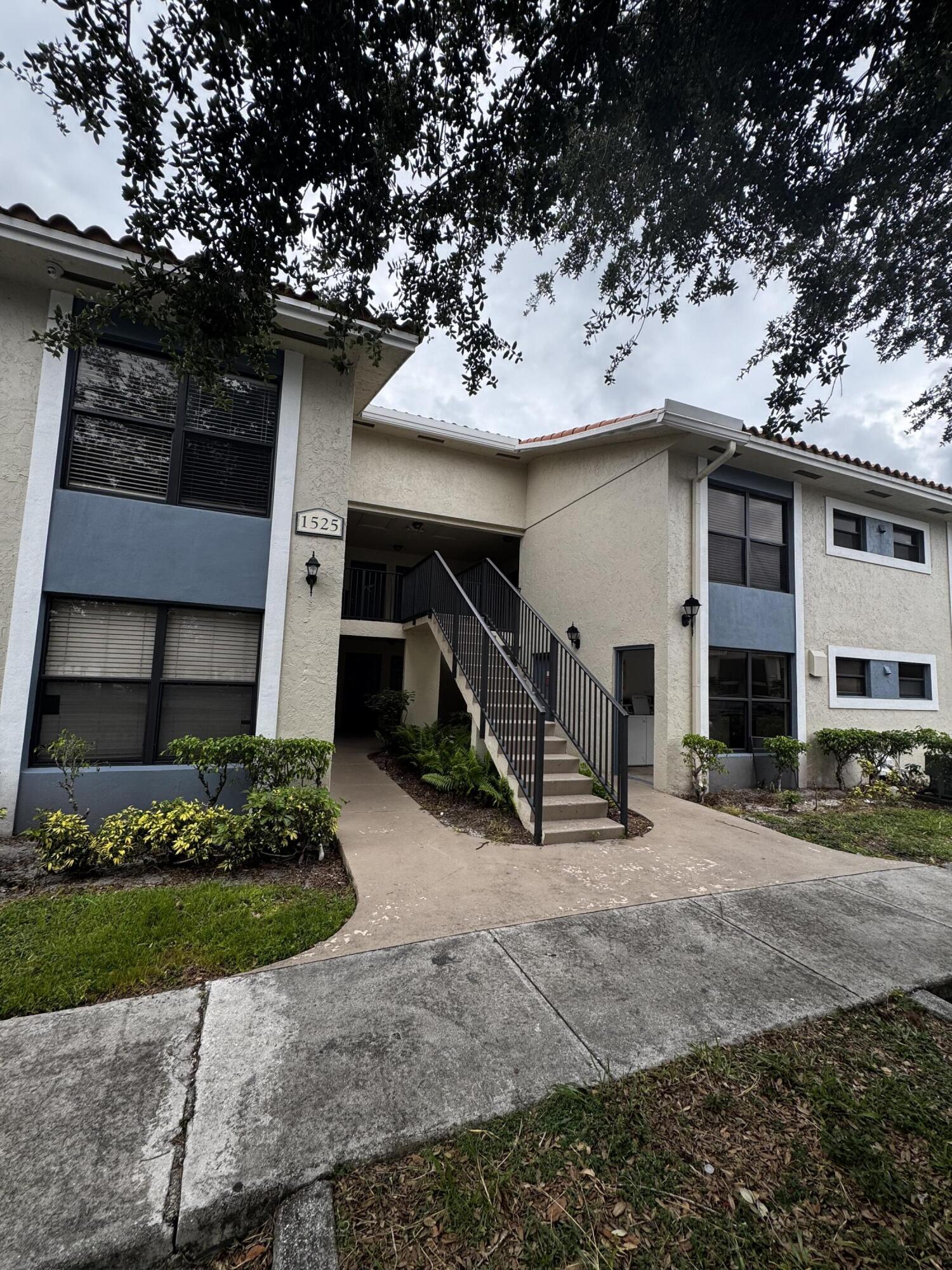 1525 Lake Crystal Drive C
