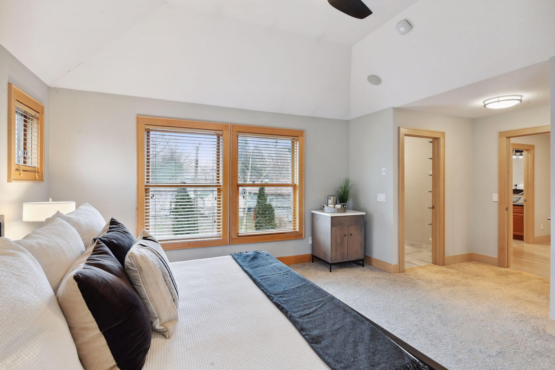 4152 Cleveland Street NE