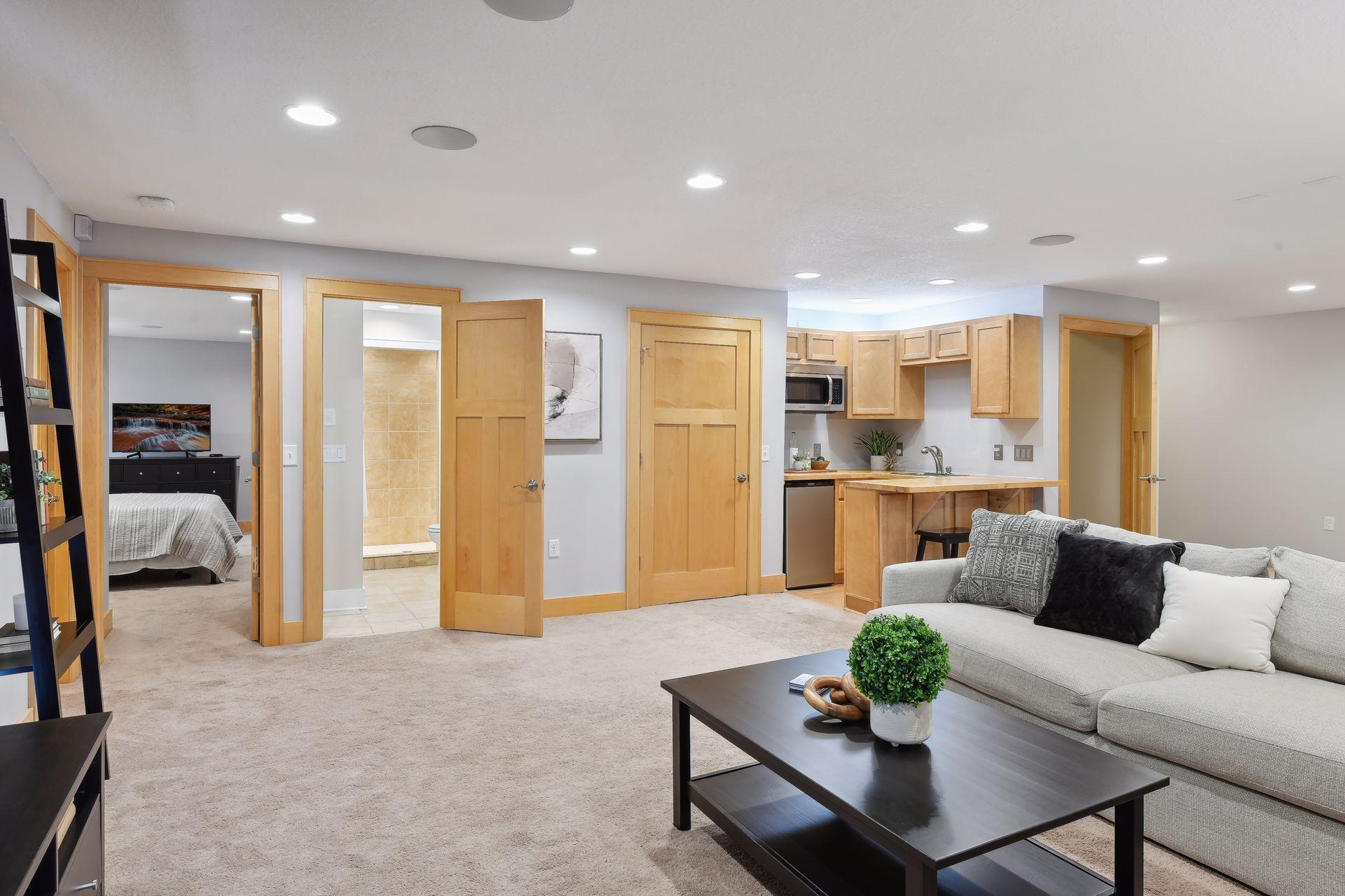 4152 Cleveland Street NE