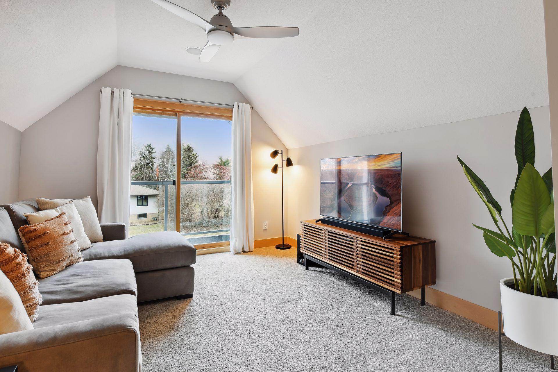 4152 Cleveland Street NE