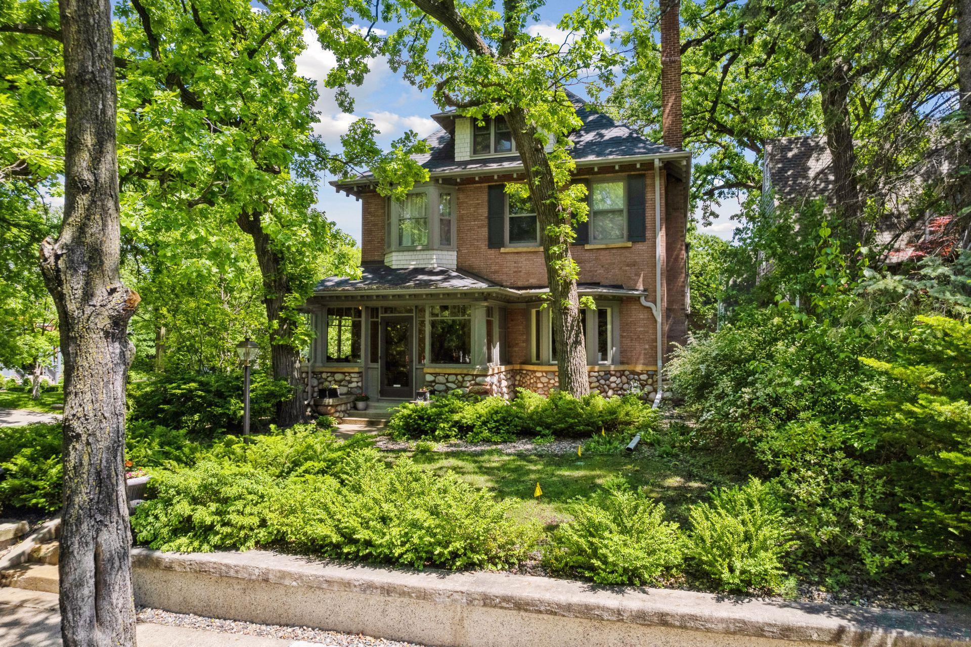 1621 Mount Curve Avenue