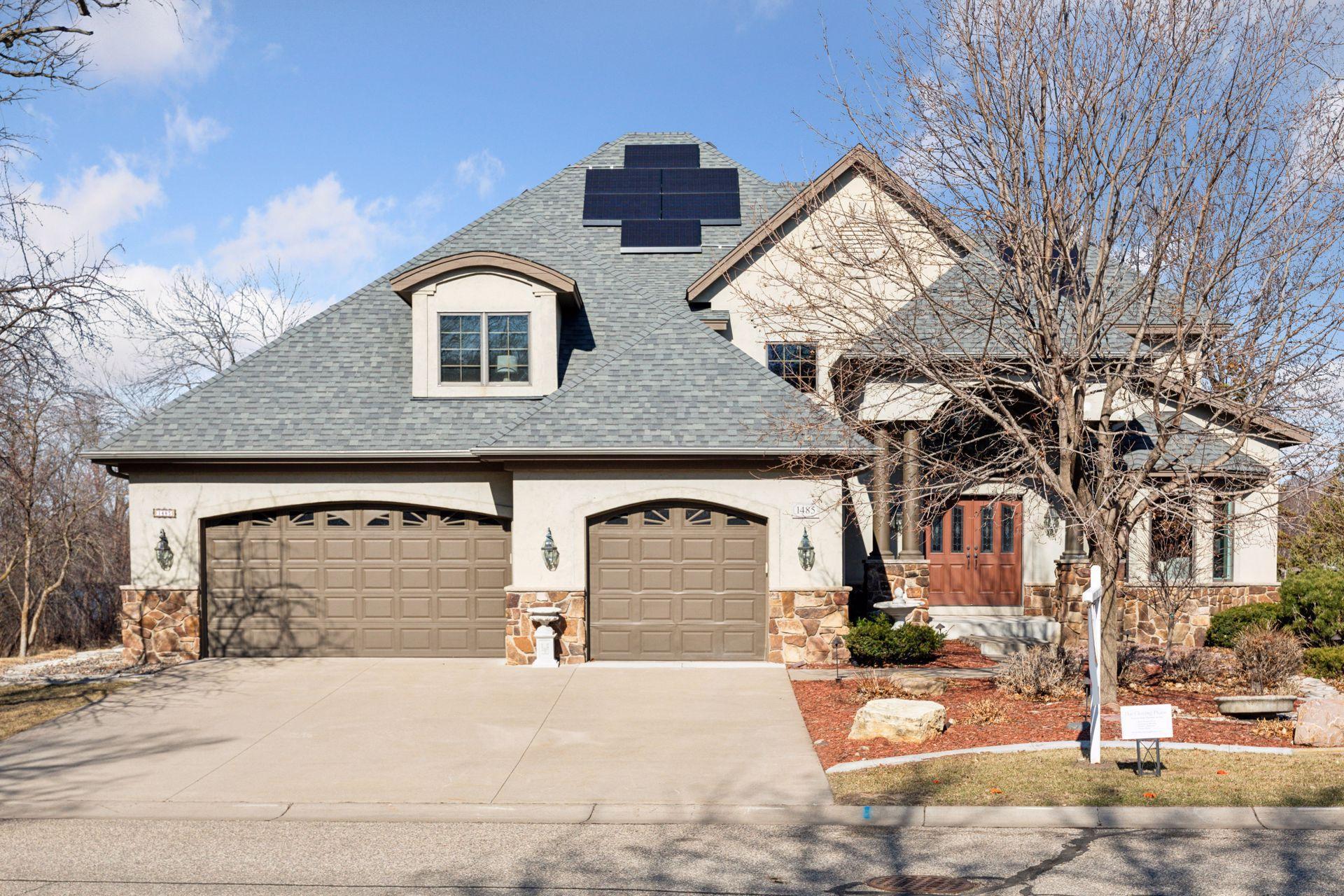 1485 Kingsview Lane N