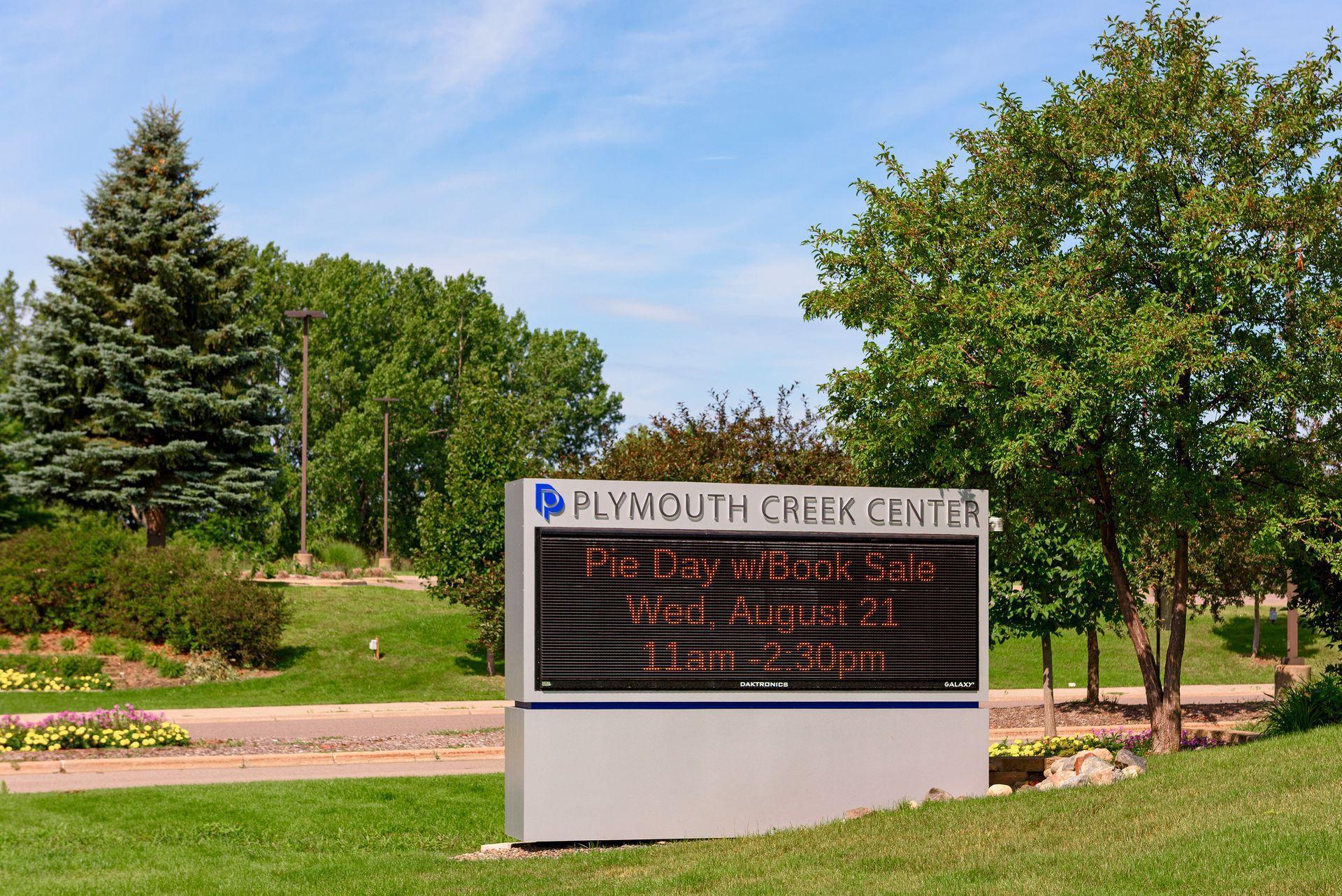 1485 Kingsview Lane N