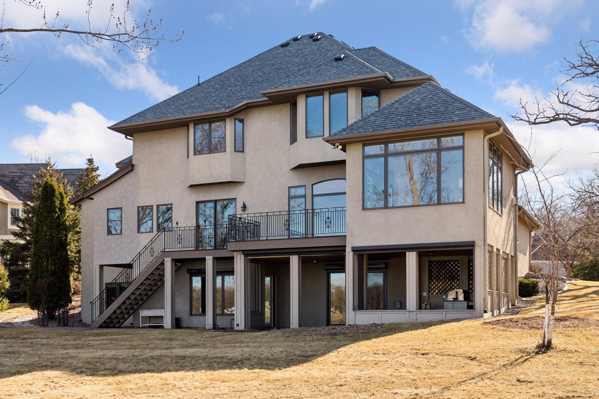 1485 Kingsview Lane N