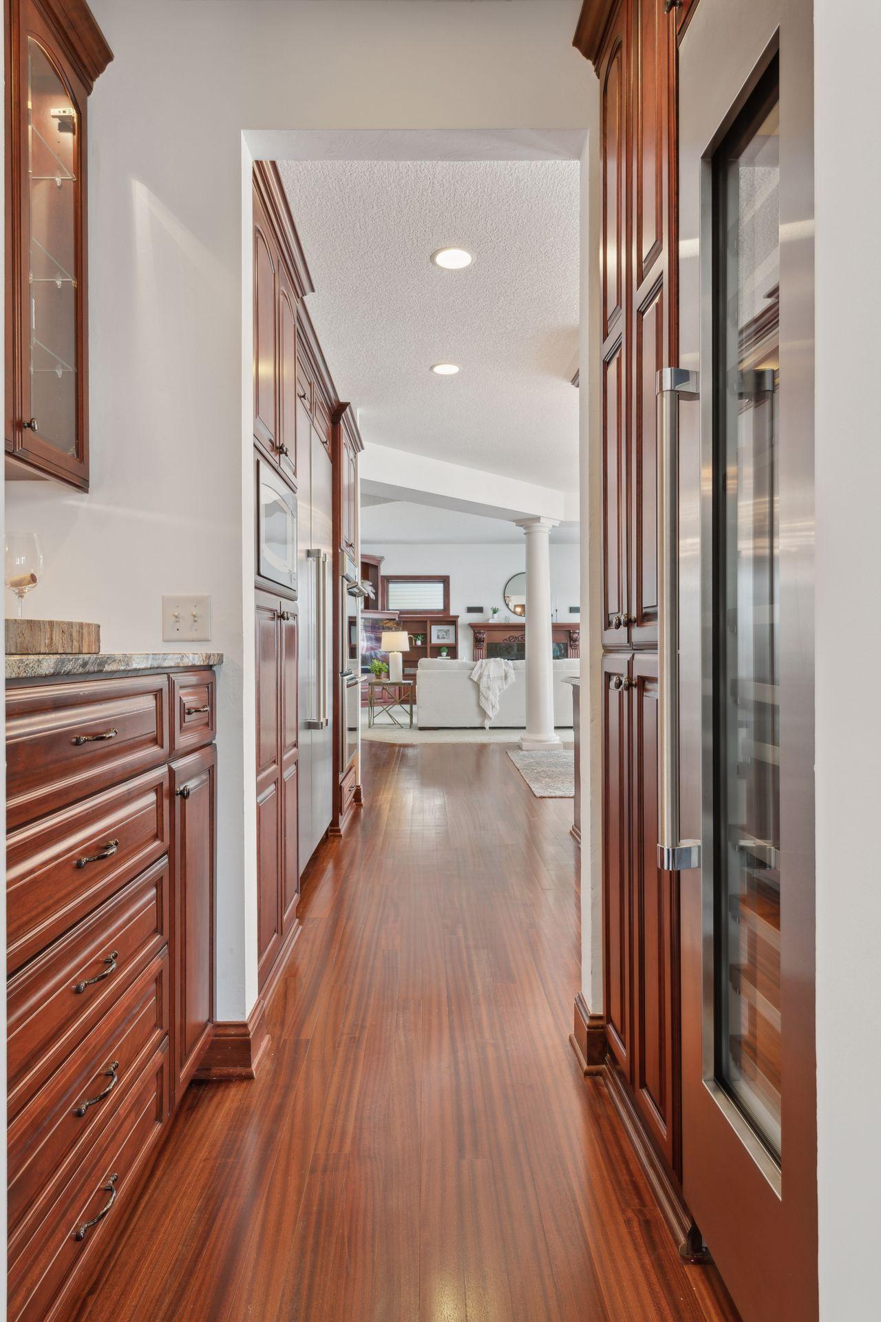 1485 Kingsview Lane N