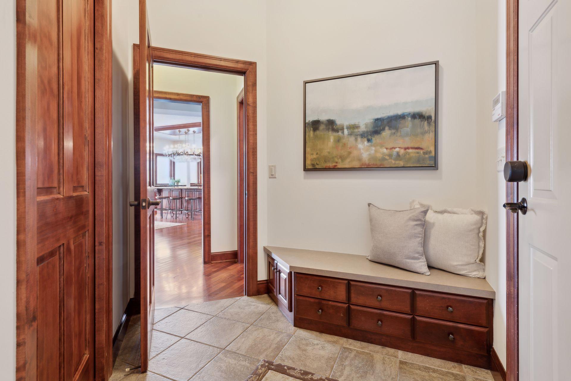 1485 Kingsview Lane N