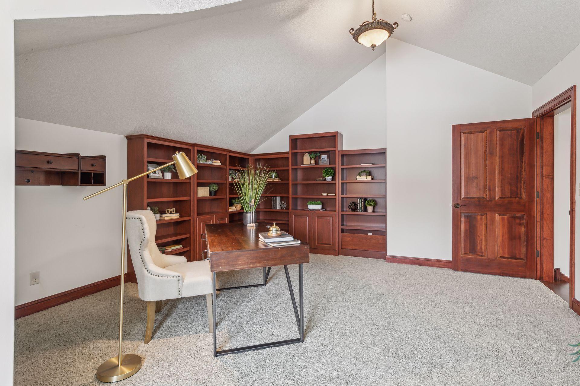 1485 Kingsview Lane N