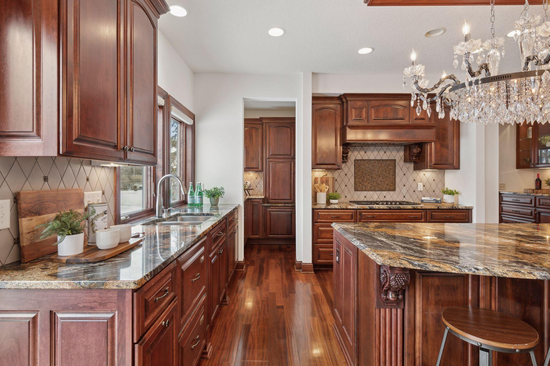 1485 Kingsview Lane N