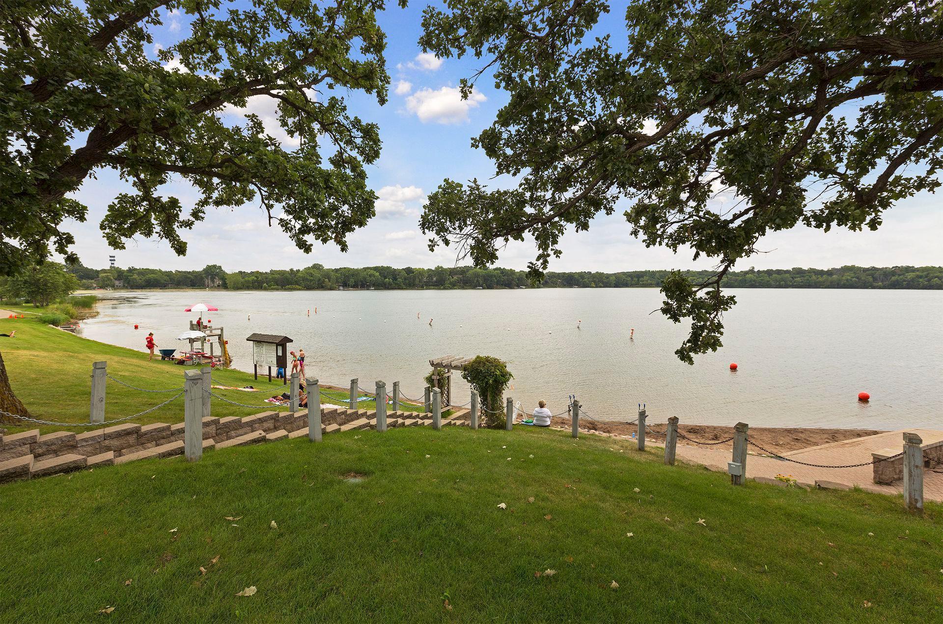 1485 Kingsview Lane N