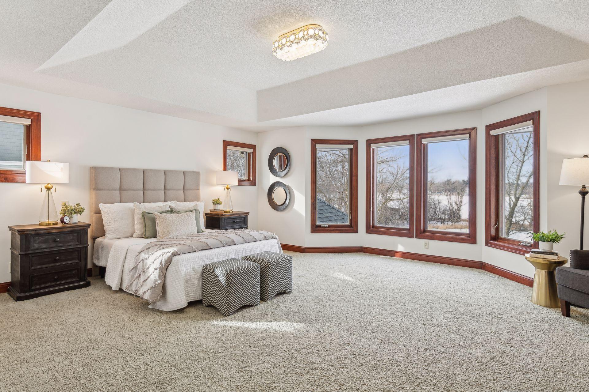 1485 Kingsview Lane N