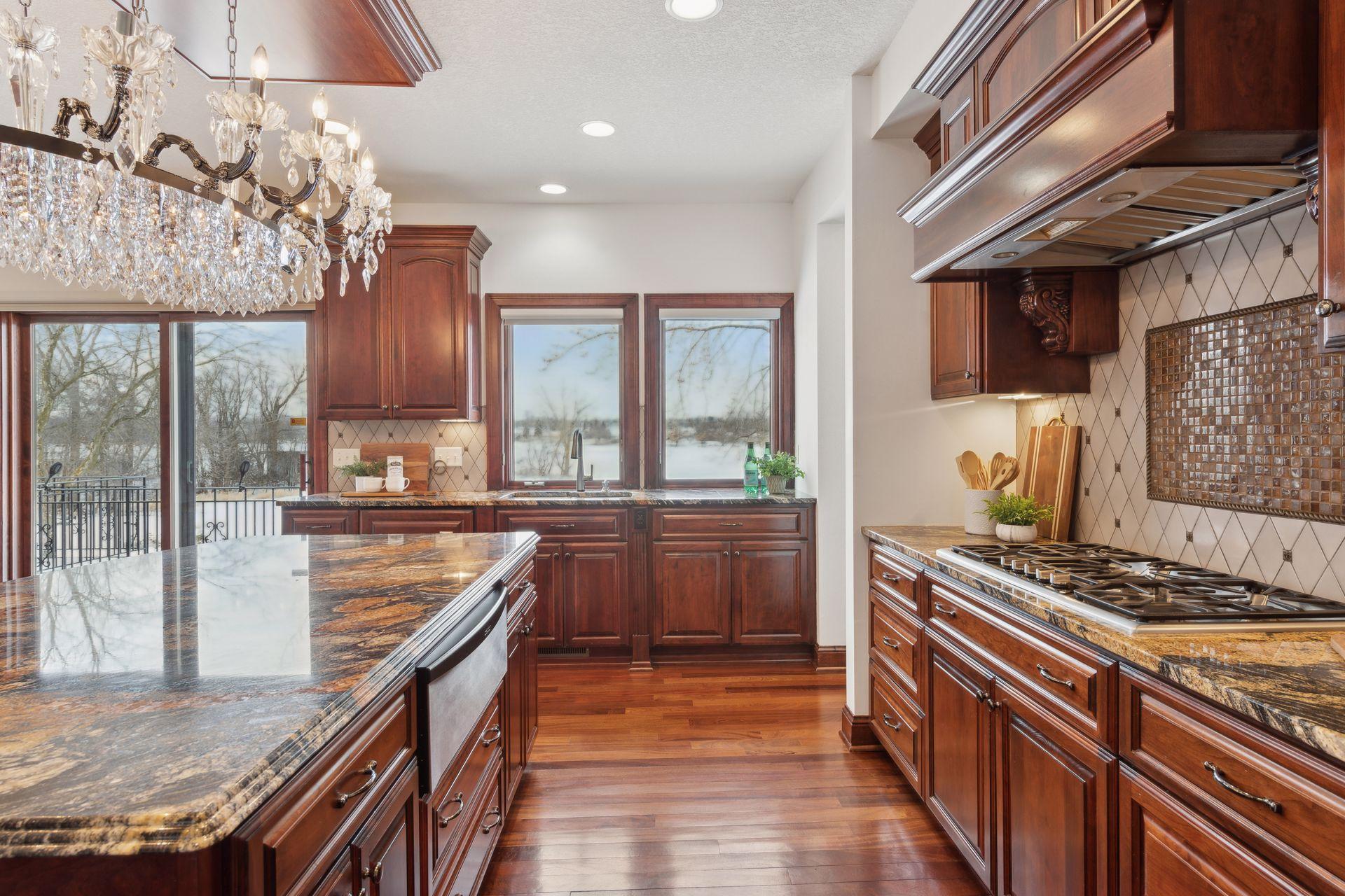 1485 Kingsview Lane N