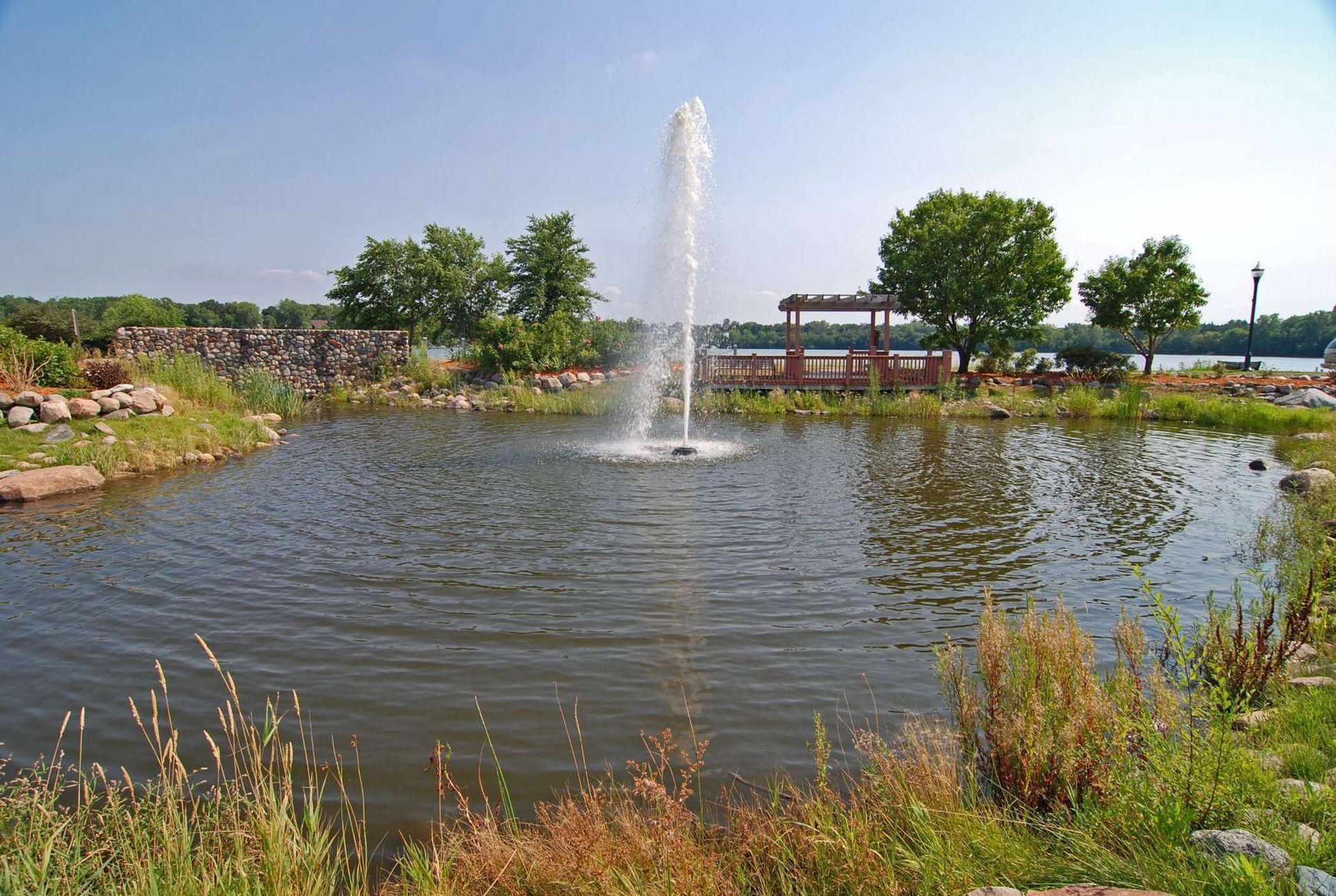 1485 Kingsview Lane N