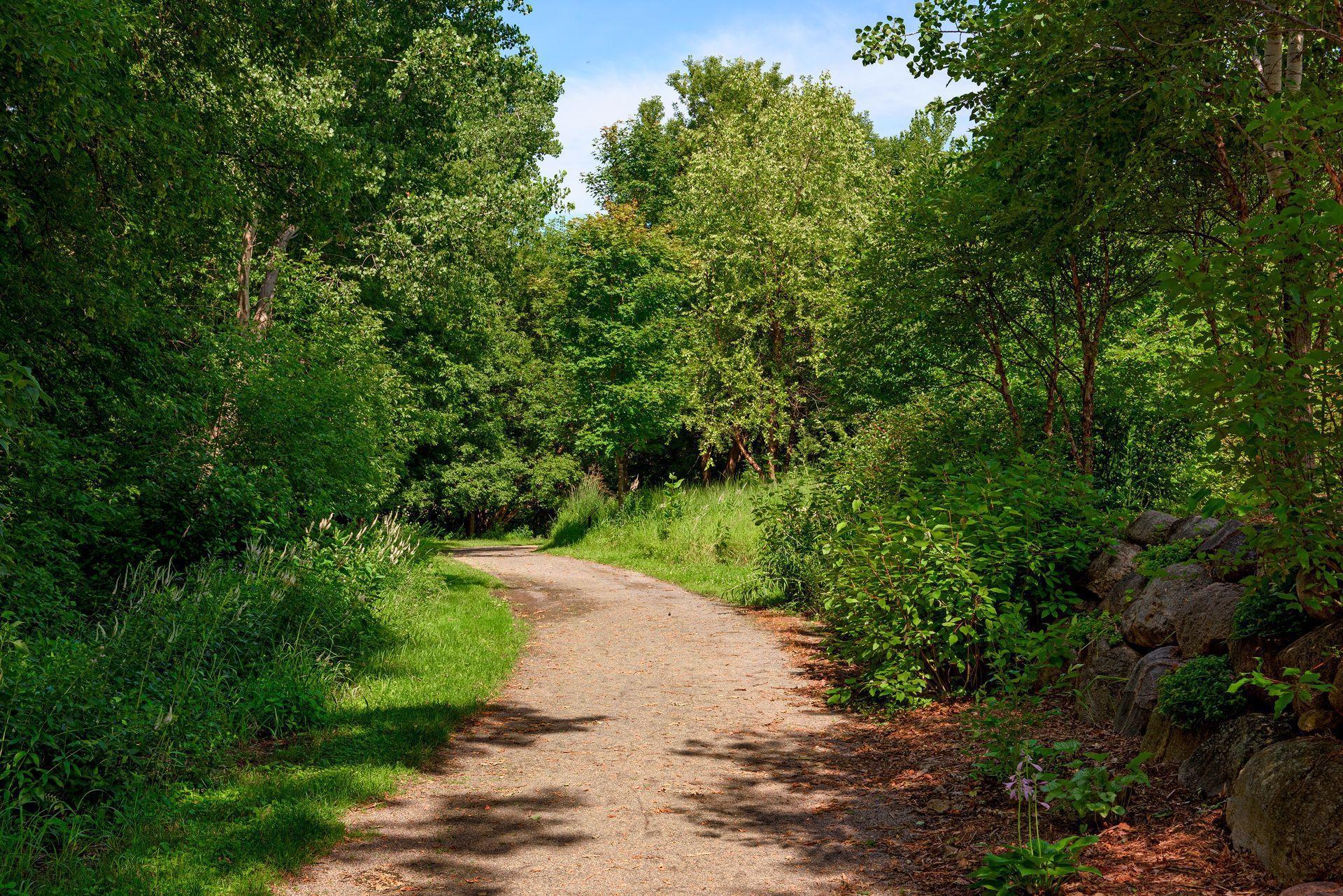 1485 Kingsview Lane N