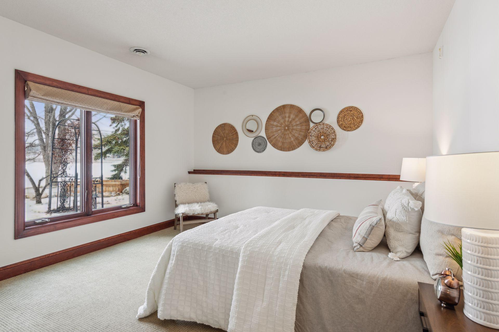 1485 Kingsview Lane N