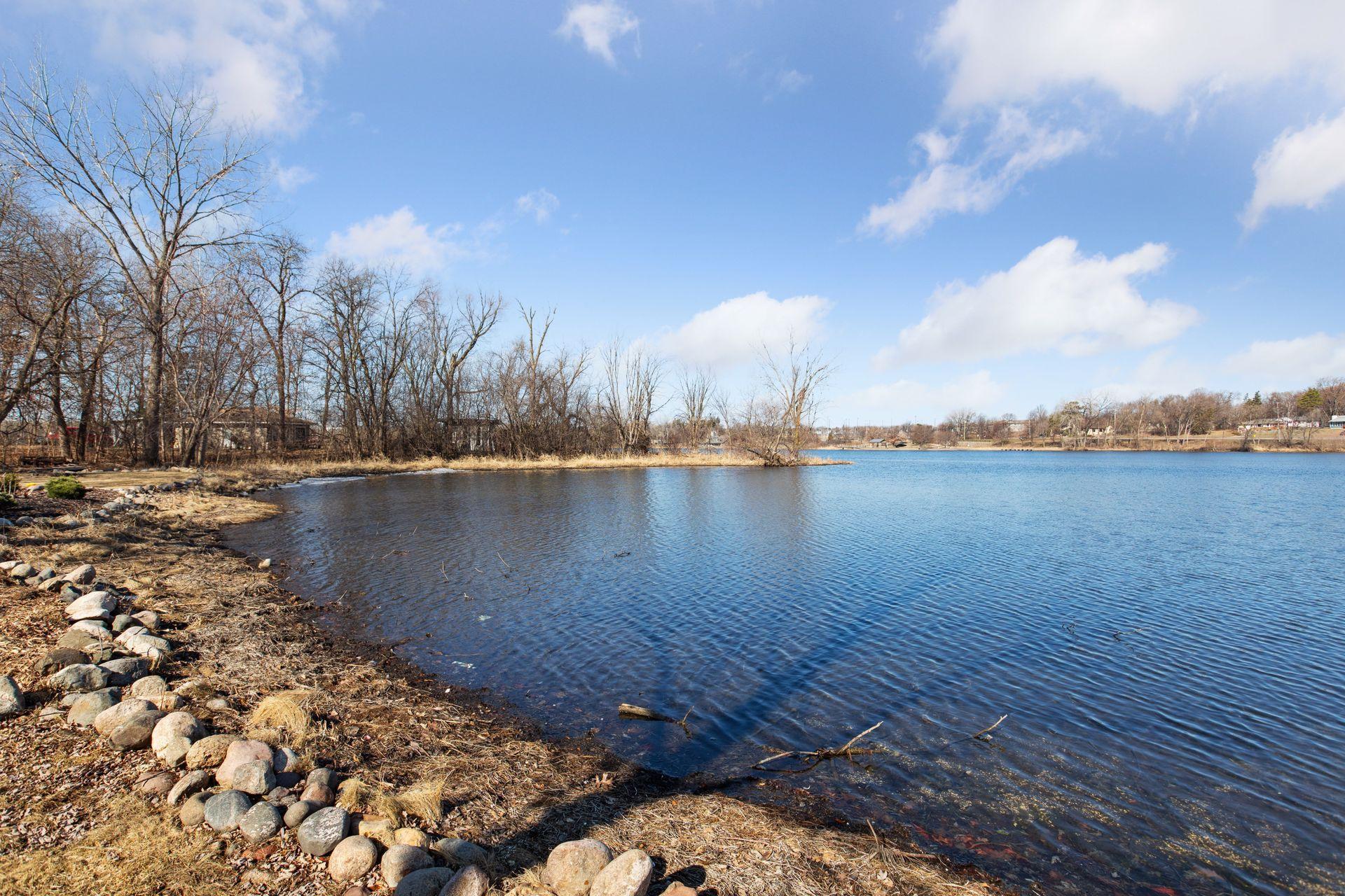 1485 Kingsview Lane N