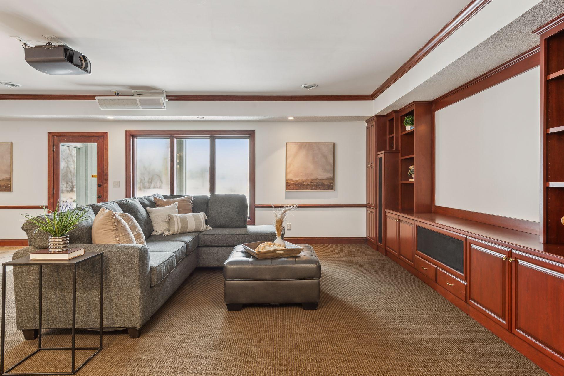 1485 Kingsview Lane N