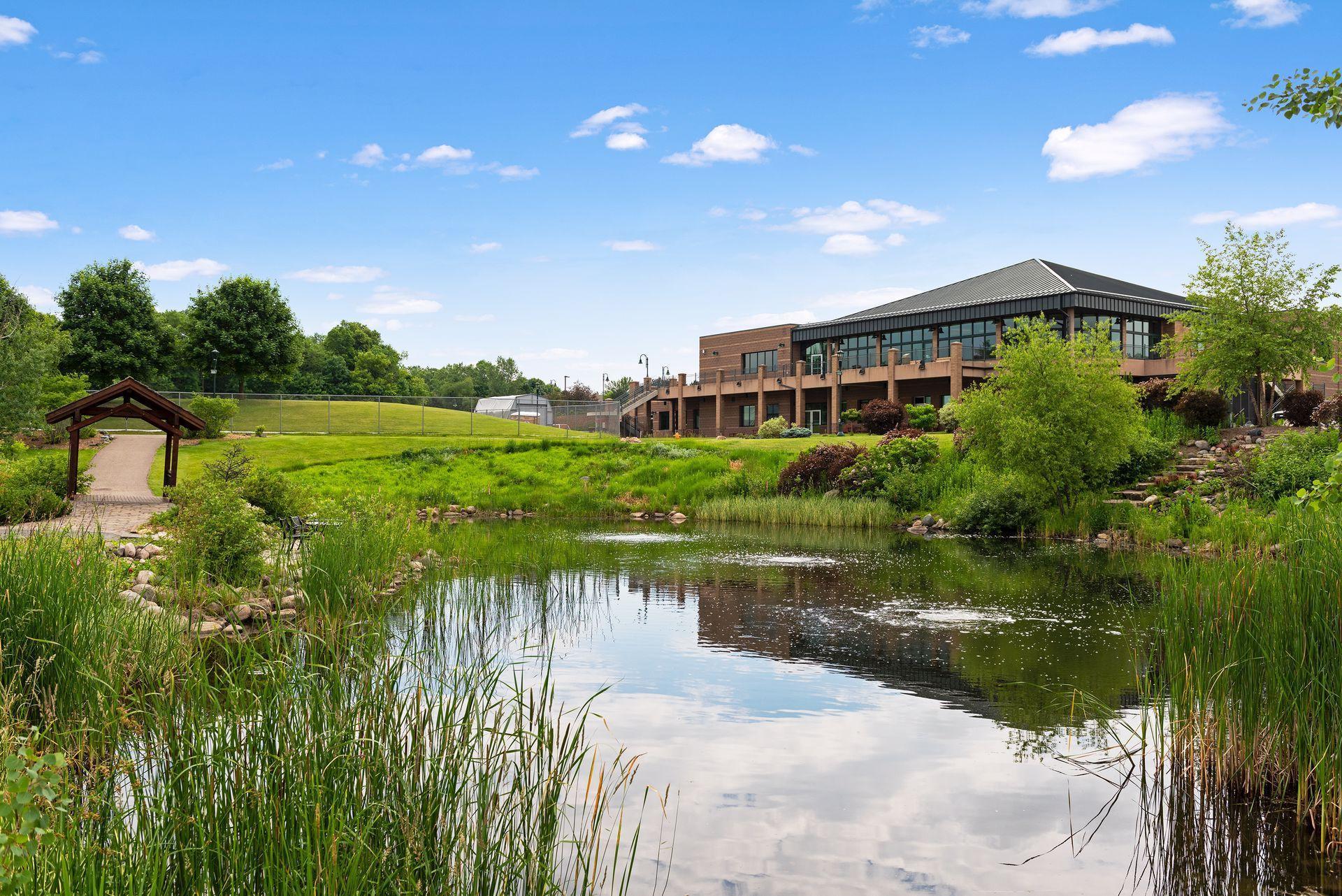 1485 Kingsview Lane N