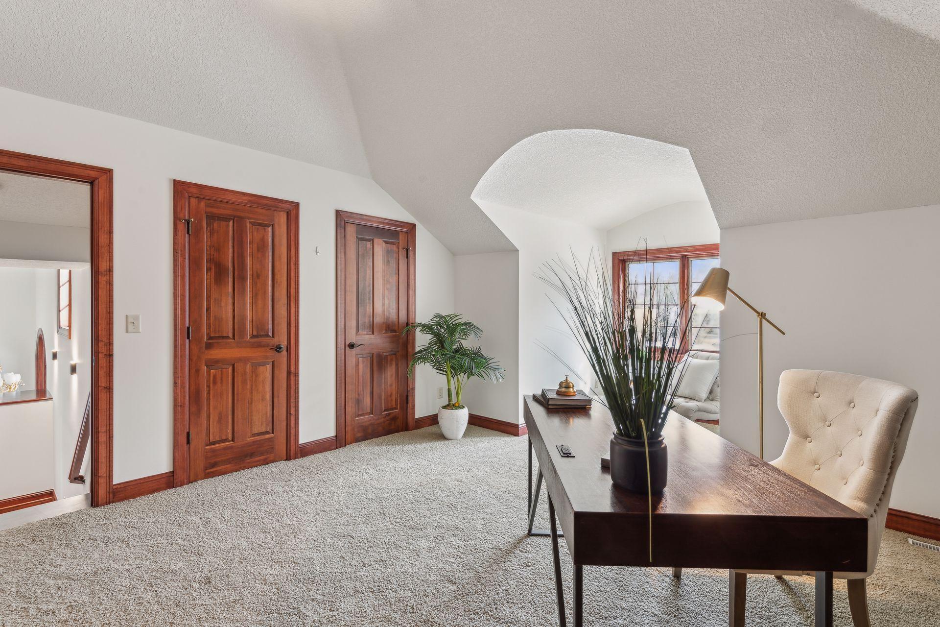 1485 Kingsview Lane N