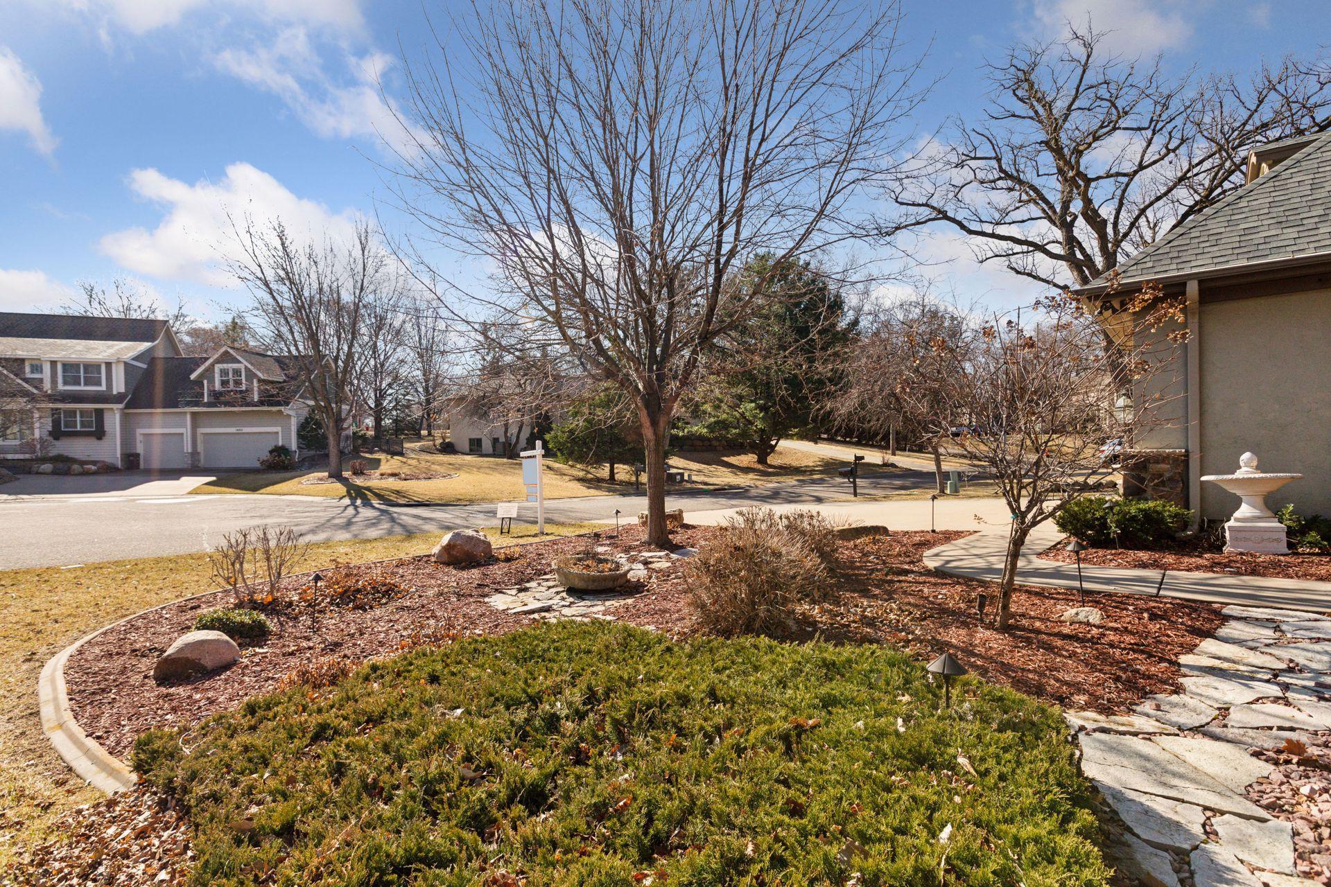 1485 Kingsview Lane N