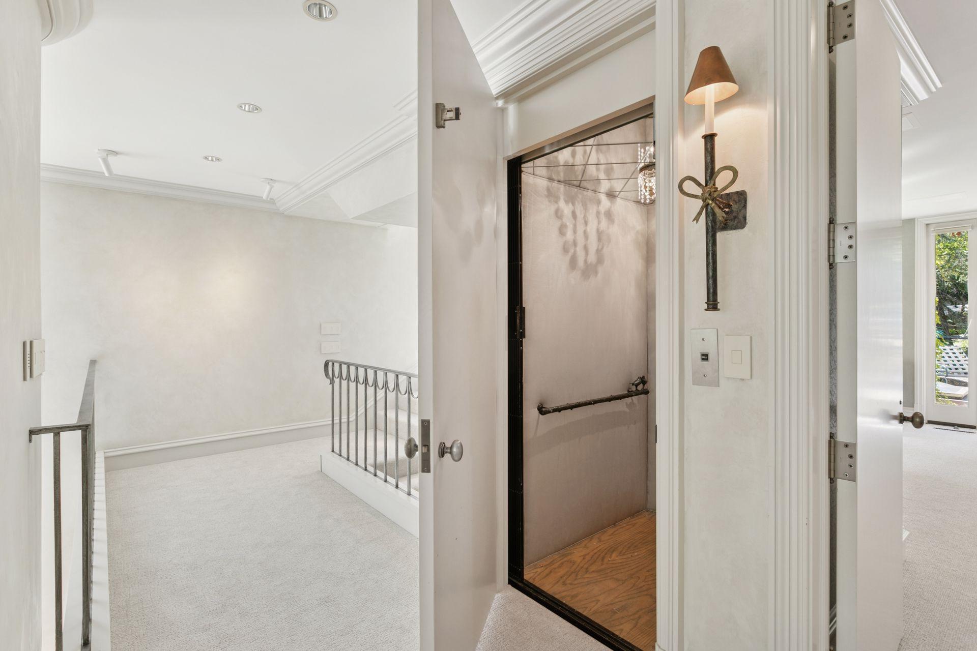 112 Groveland Terrace