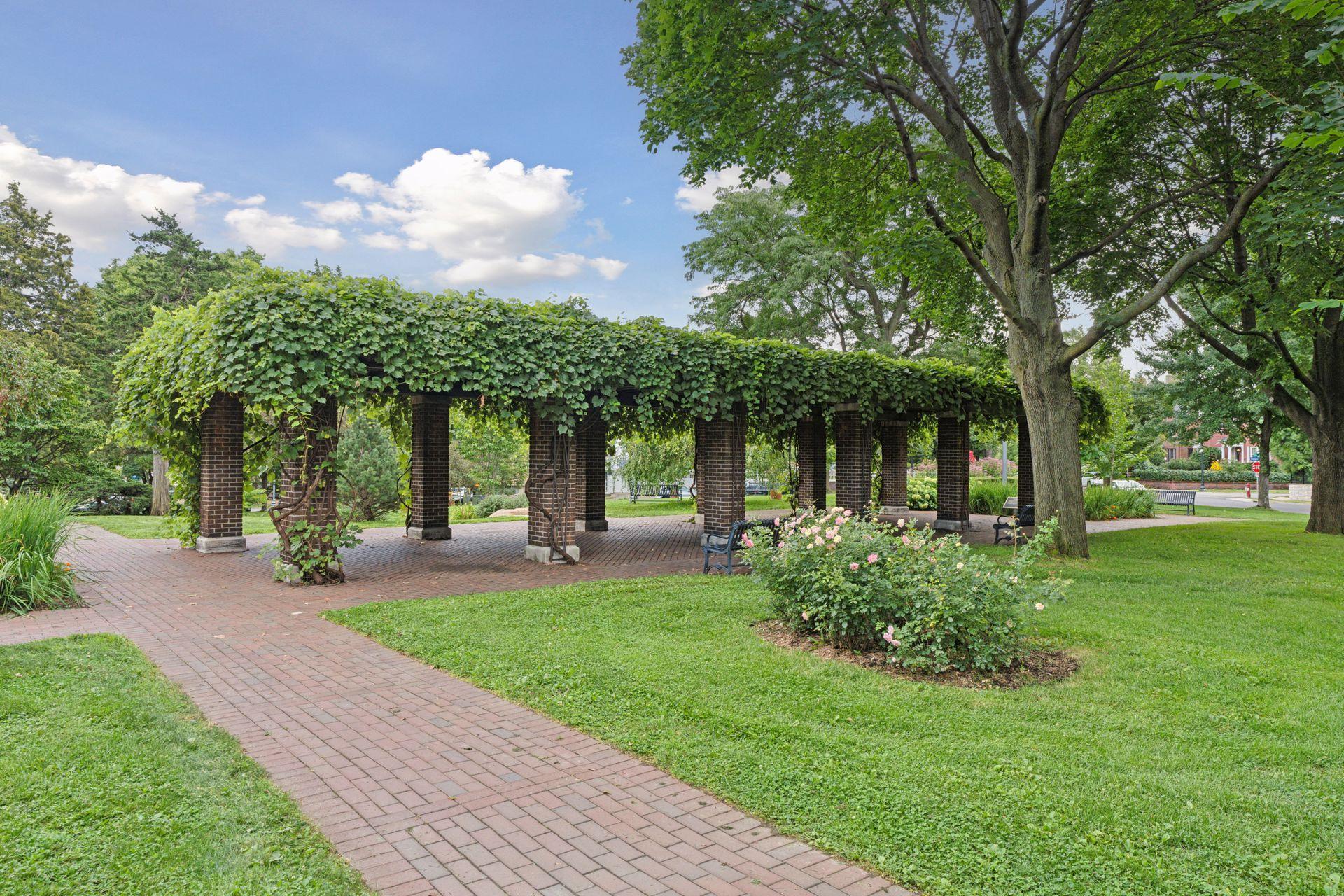 112 Groveland Terrace