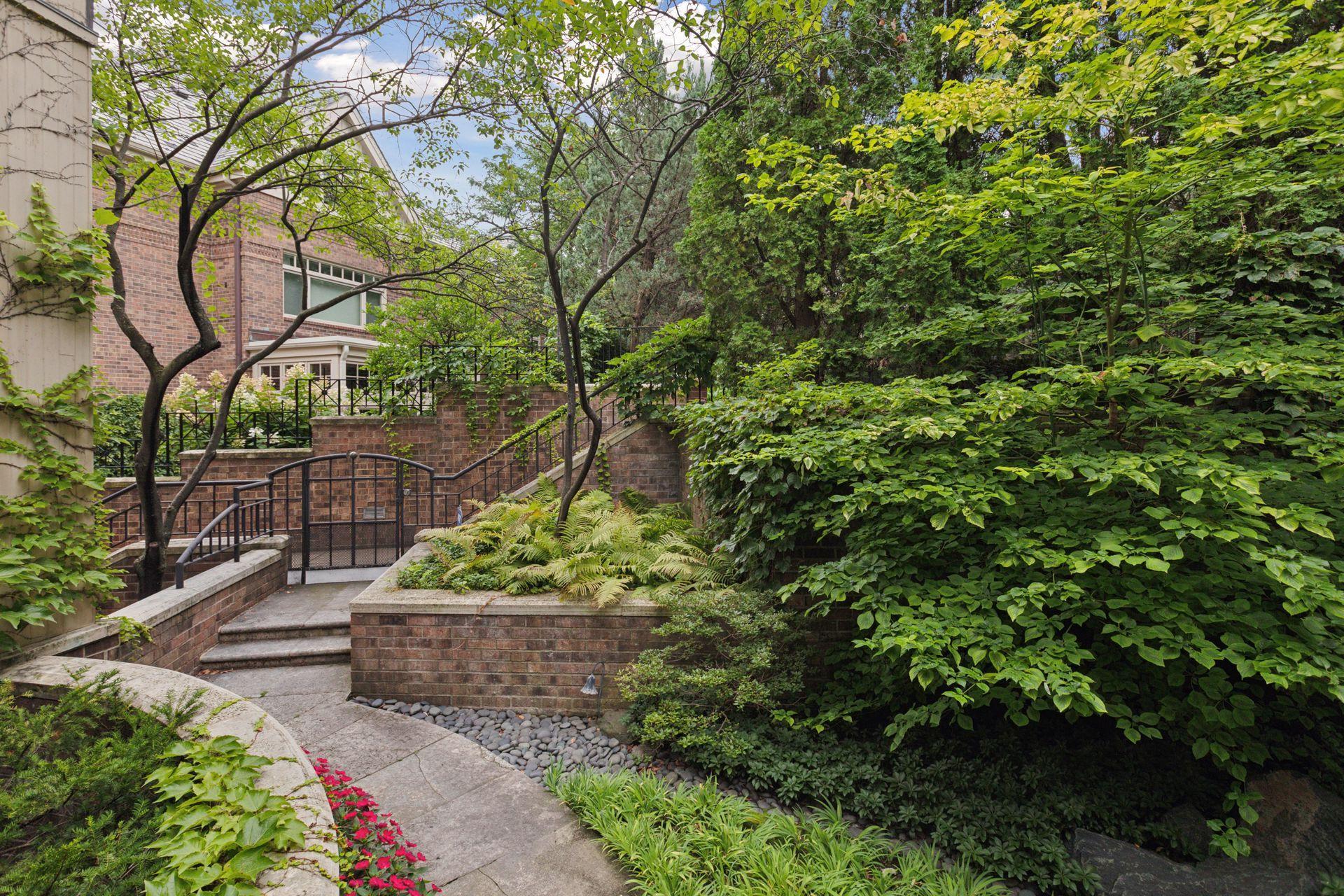 112 Groveland Terrace
