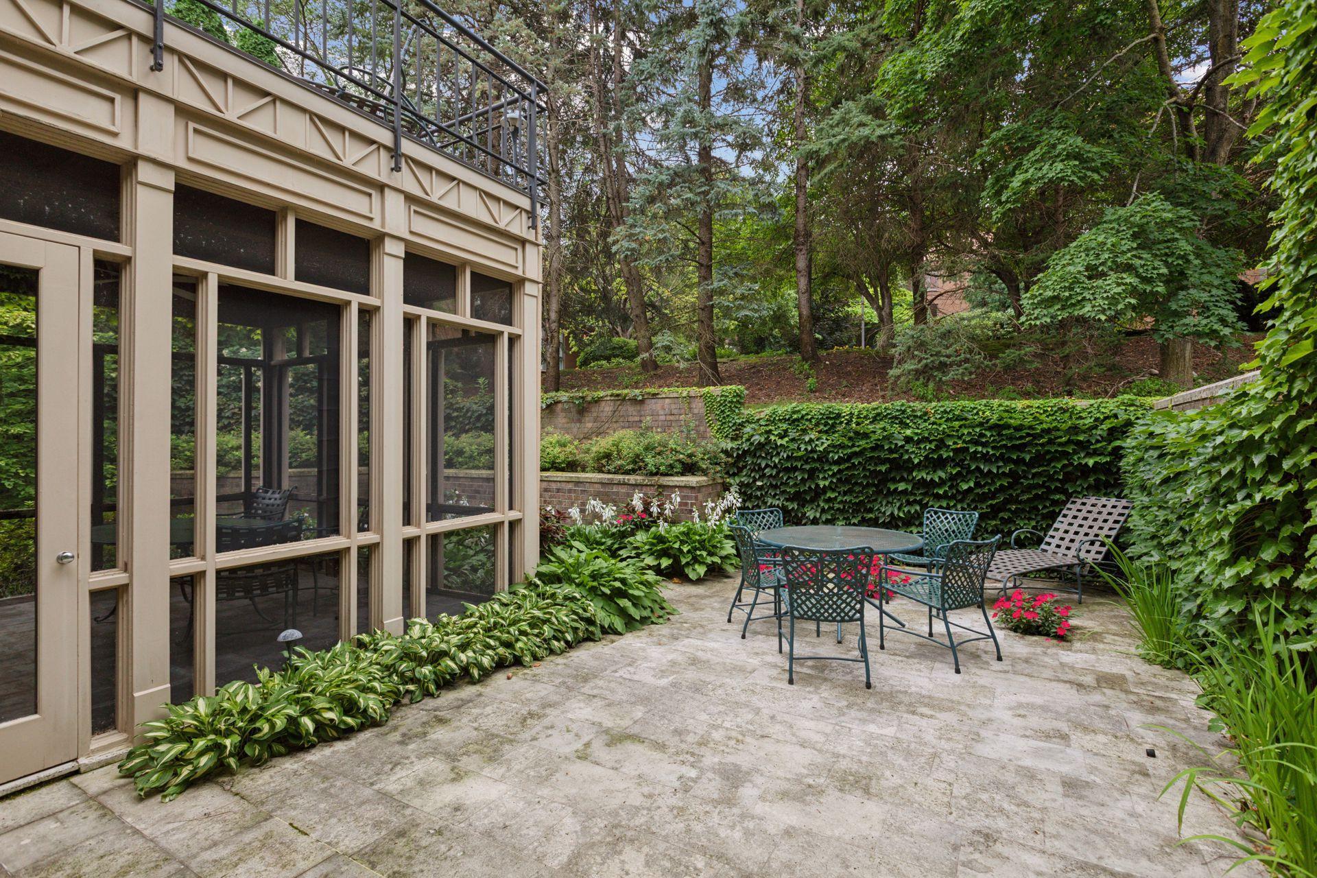 112 Groveland Terrace