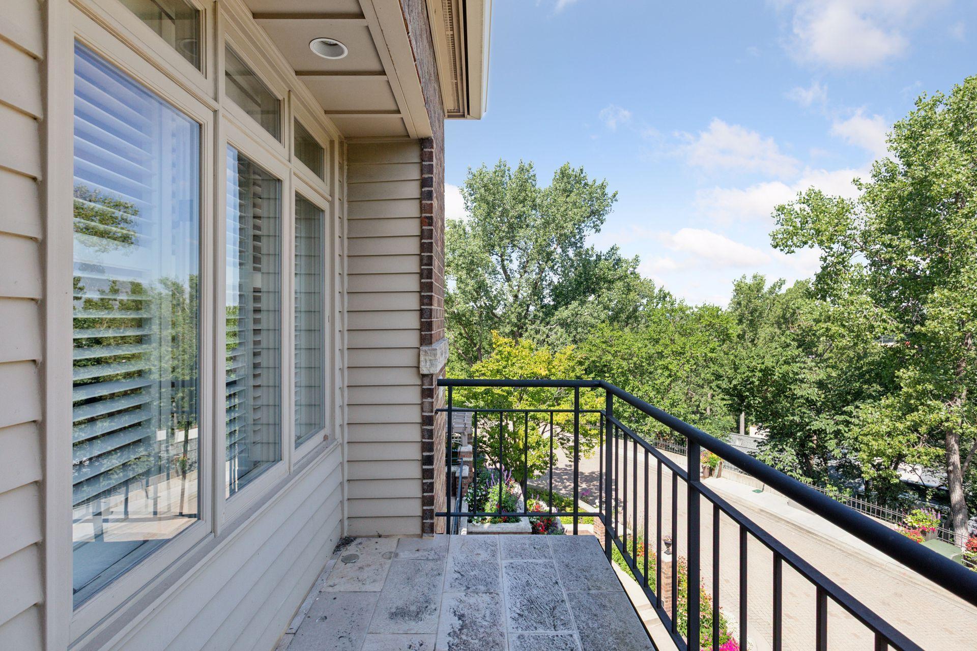 112 Groveland Terrace