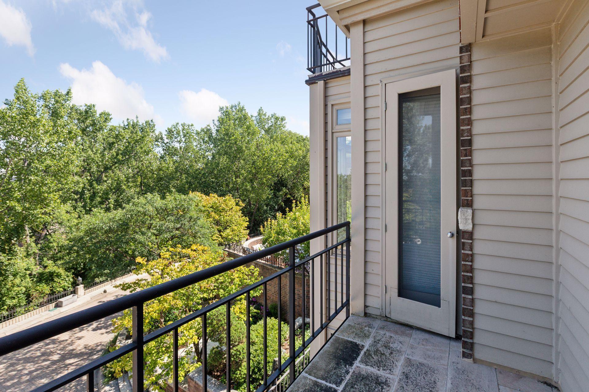 112 Groveland Terrace