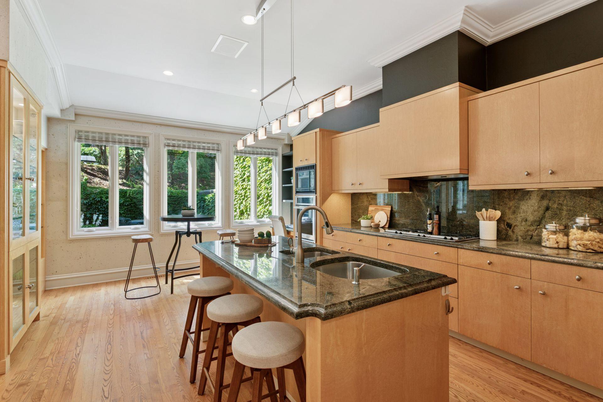 112 Groveland Terrace