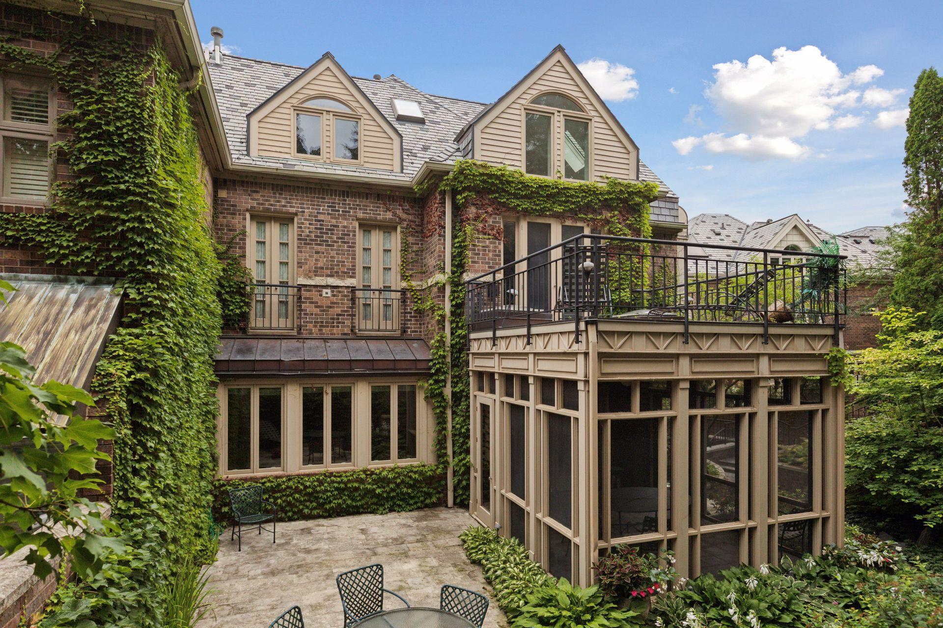 112 Groveland Terrace