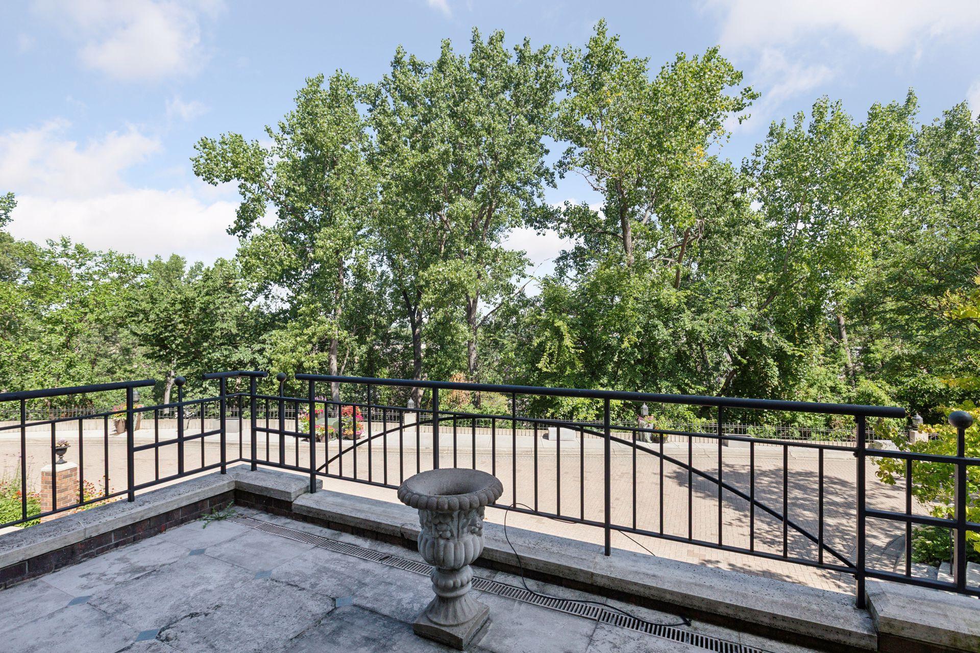 112 Groveland Terrace