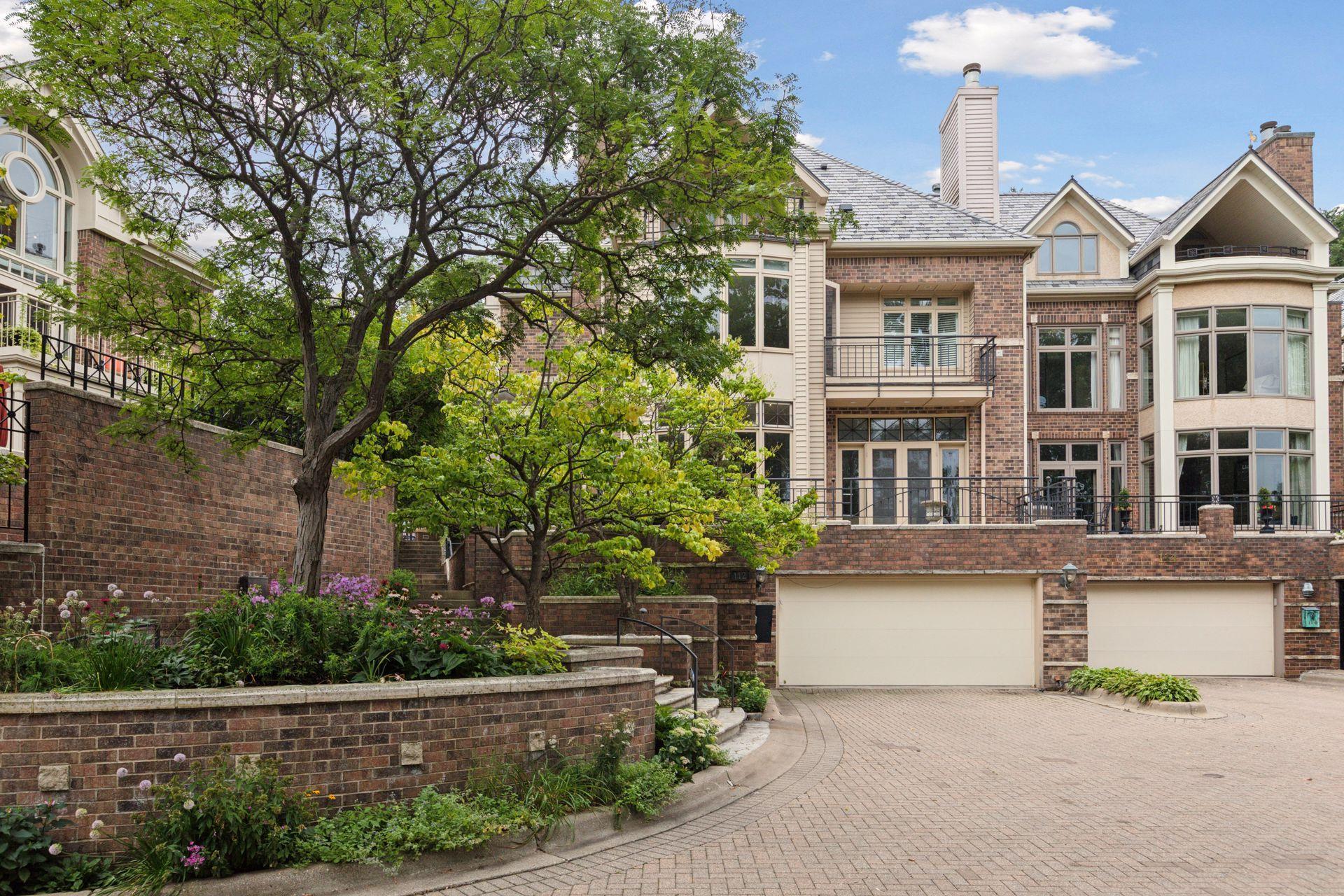 112 Groveland Terrace