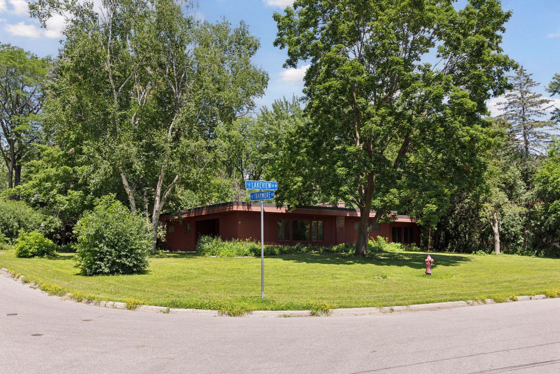 10324 Lakeview Drive W