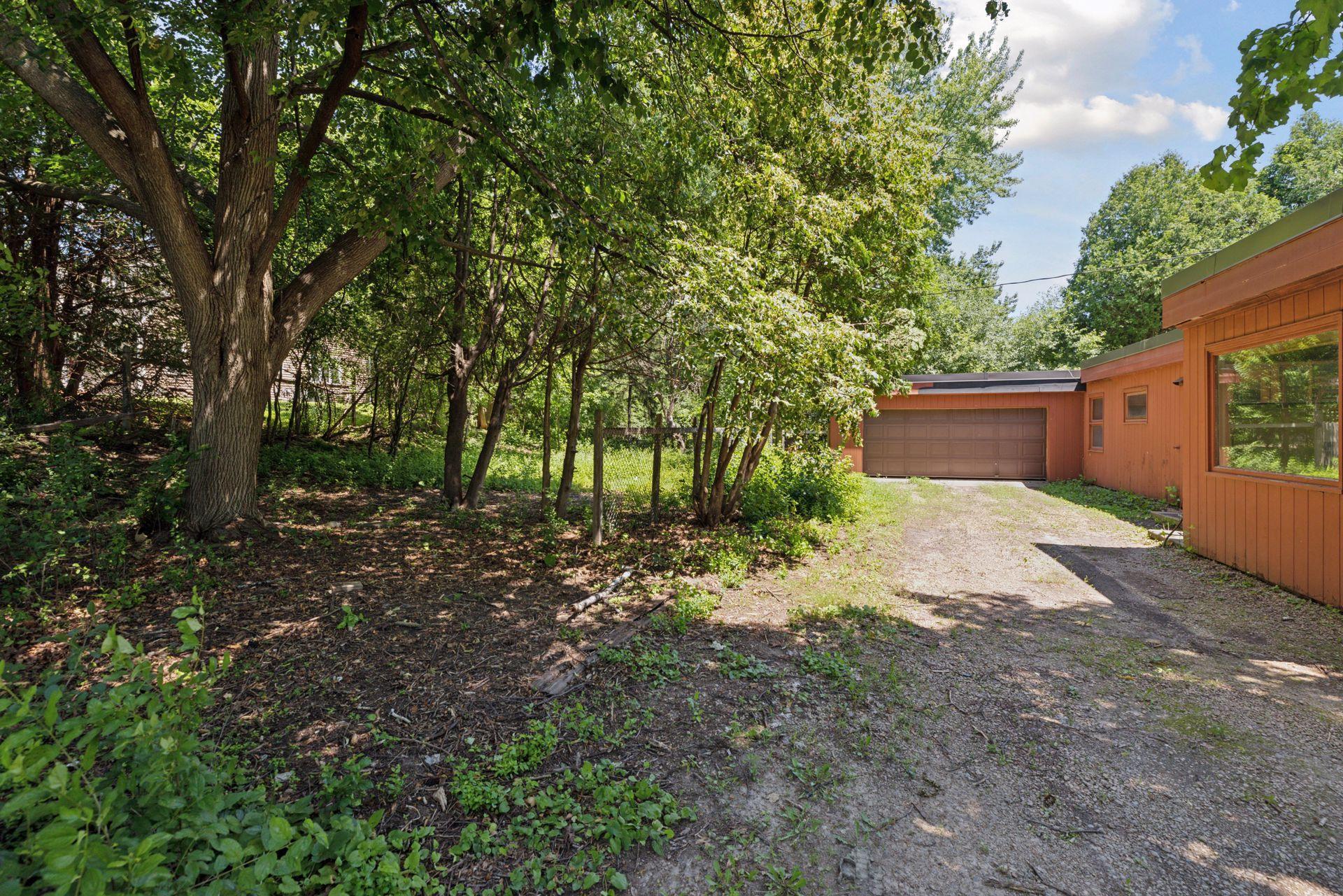 10324 Lakeview Drive W