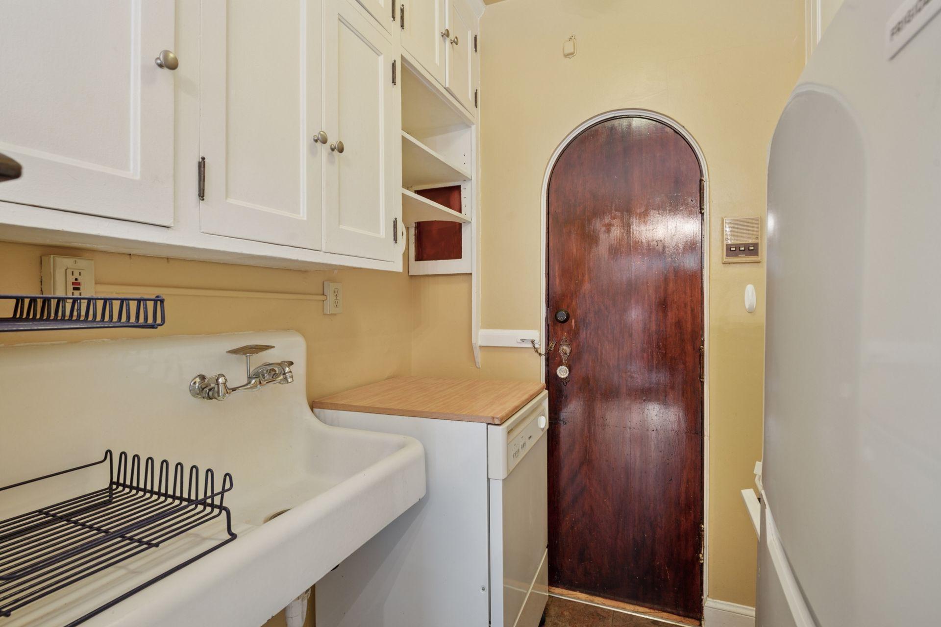 3252 Fremont Avenue S Unit: 103