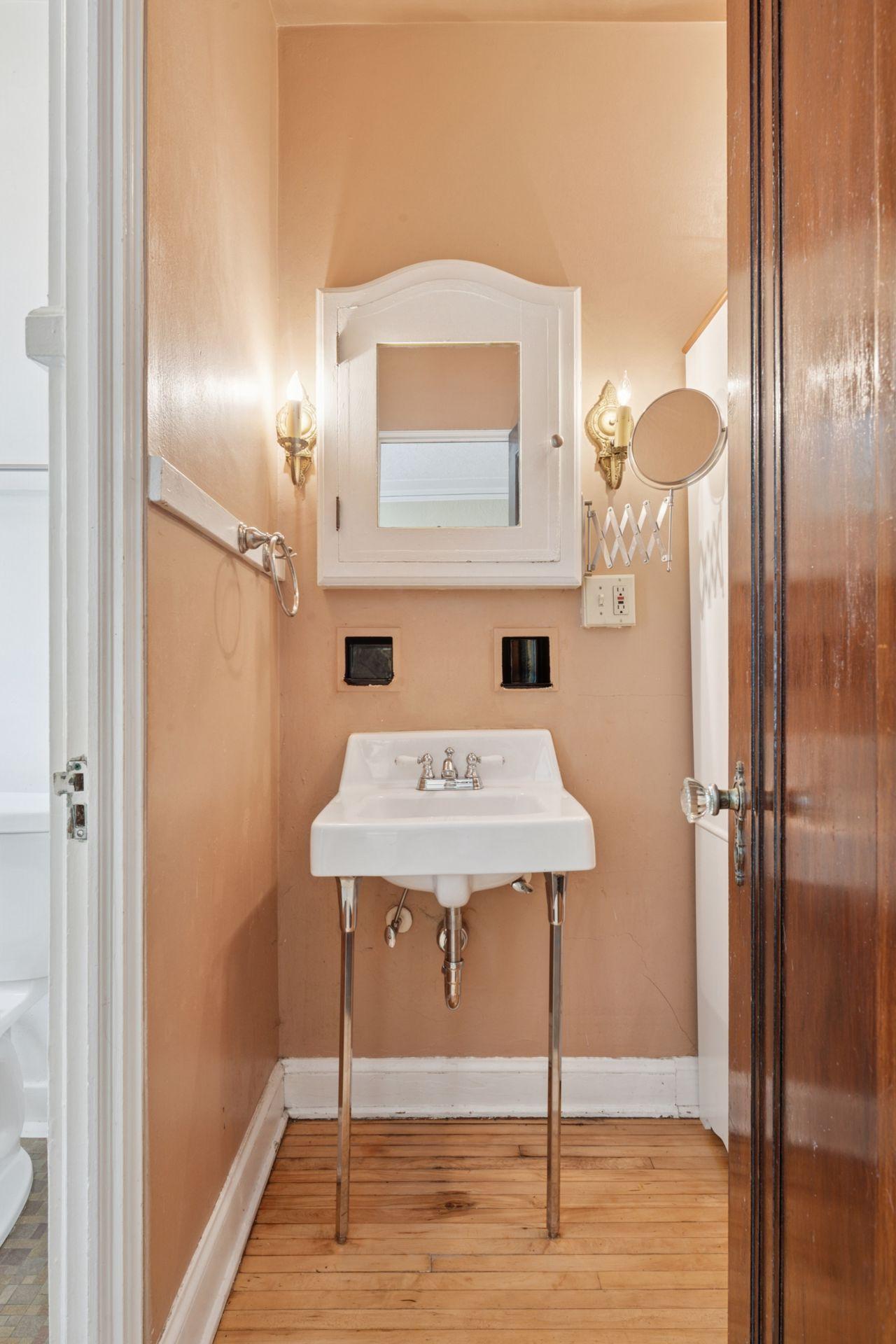 3252 Fremont Avenue S Unit: 103