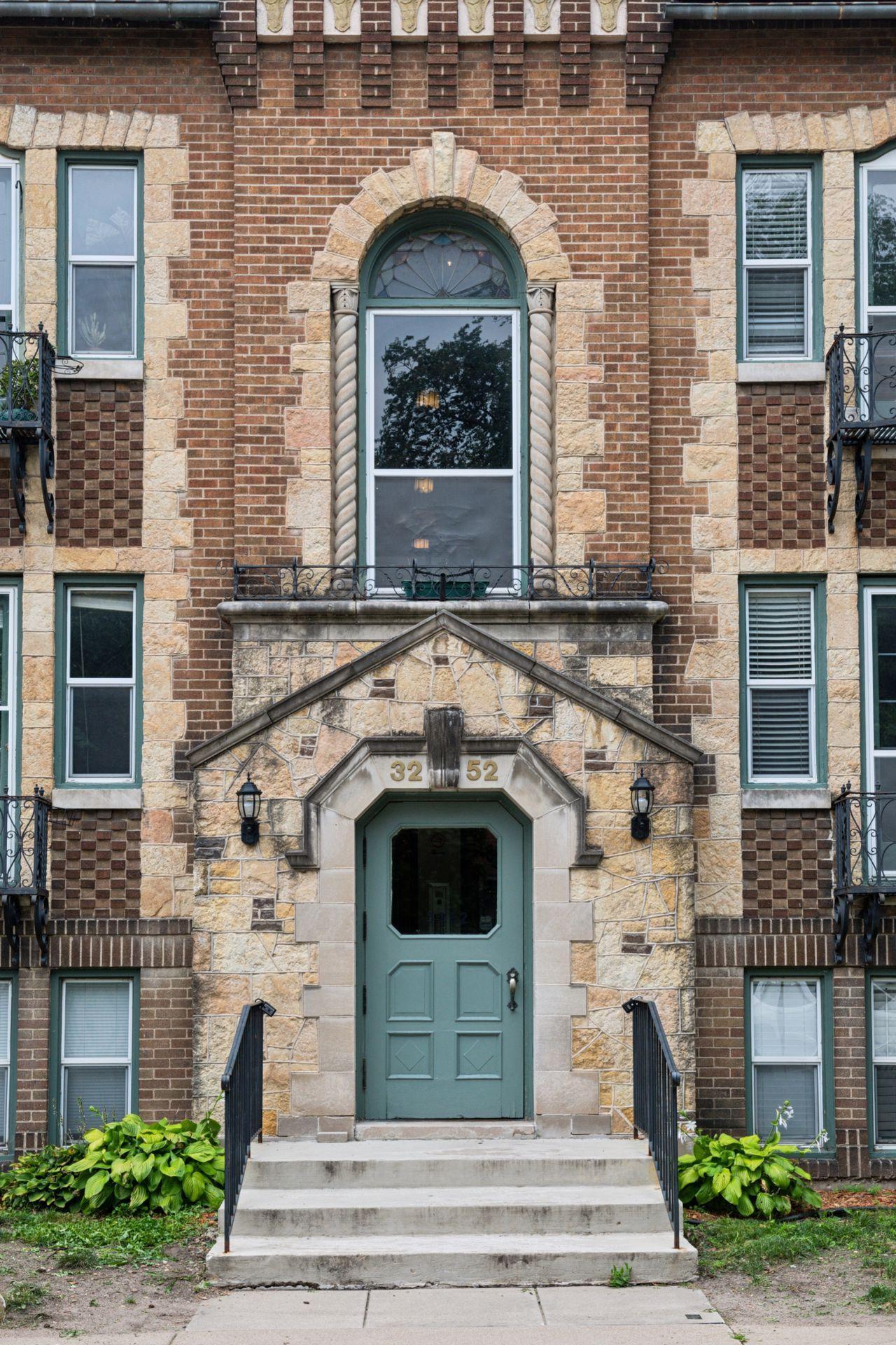 3252 Fremont Avenue S Unit: 103