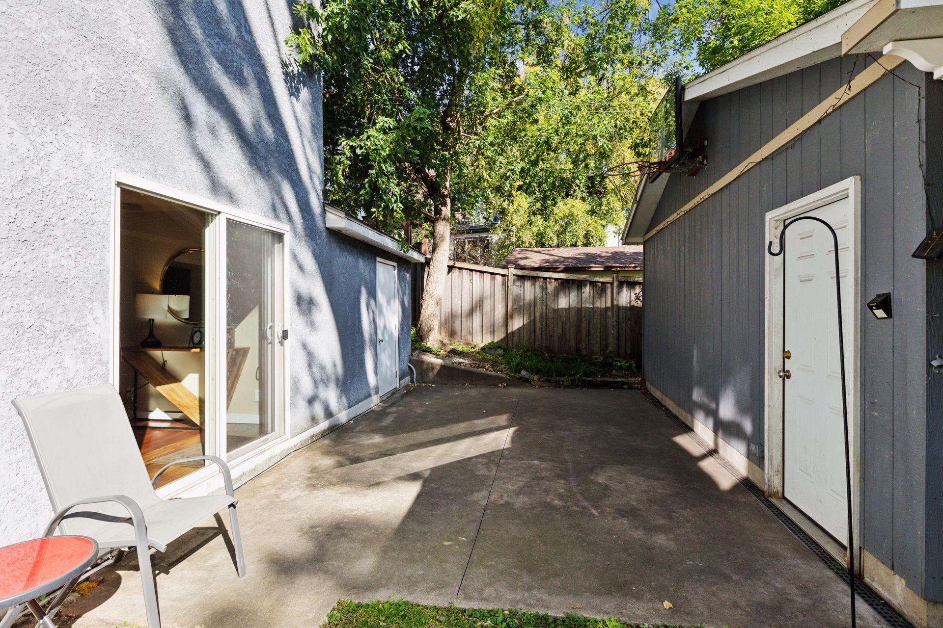 2833 Irving Avenue S