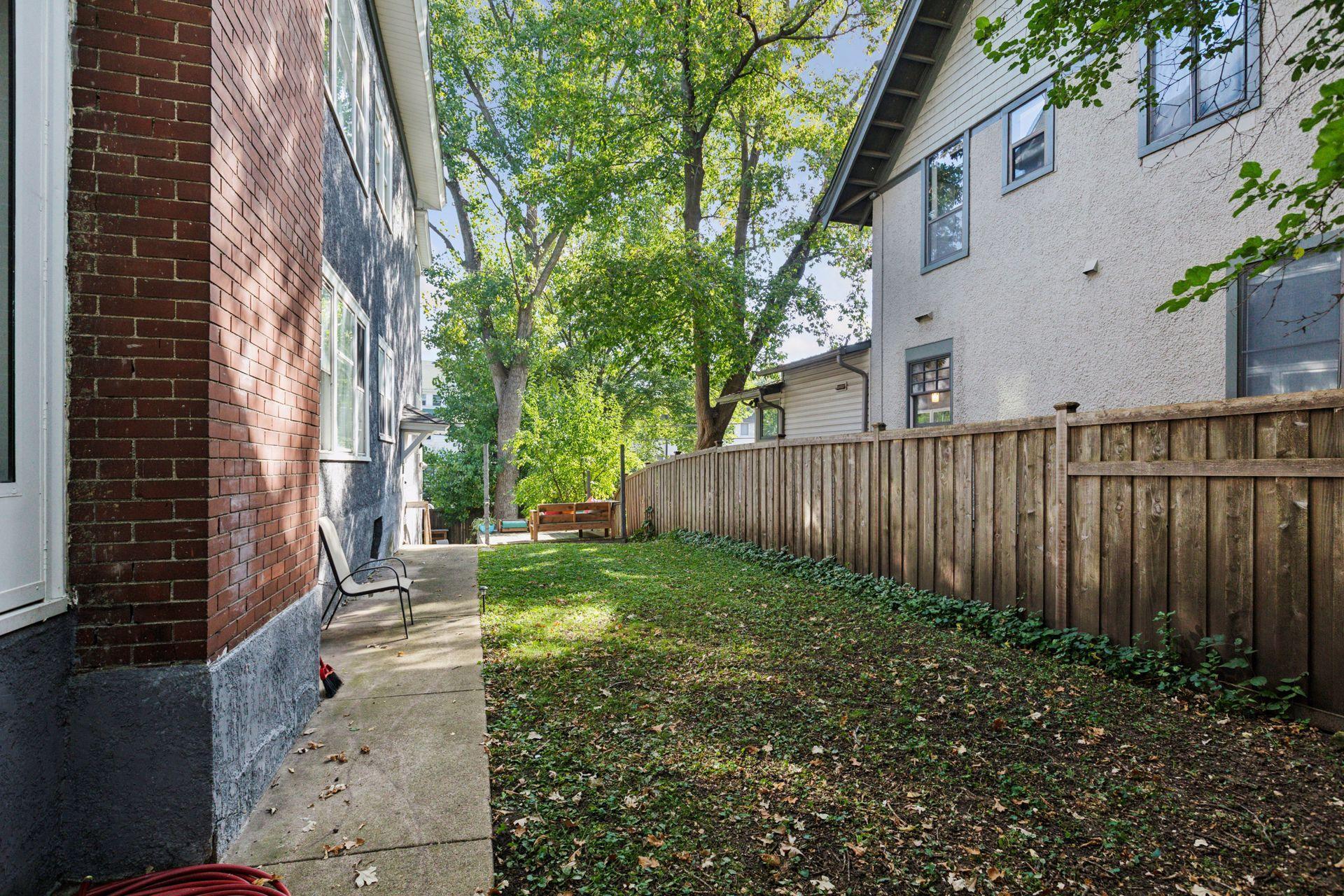 2833 Irving Avenue S