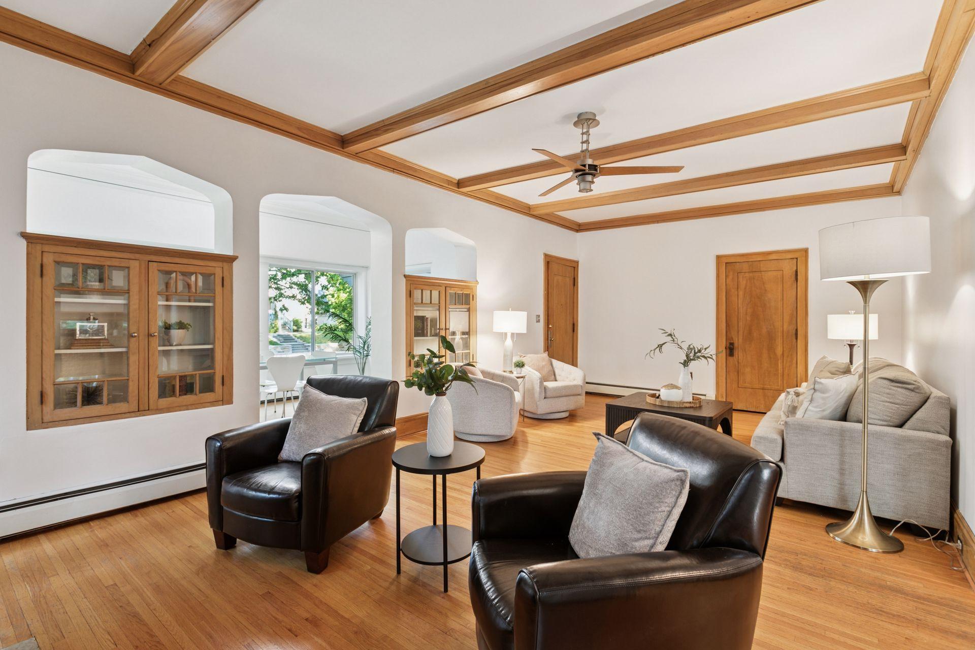 2833 Irving Avenue S