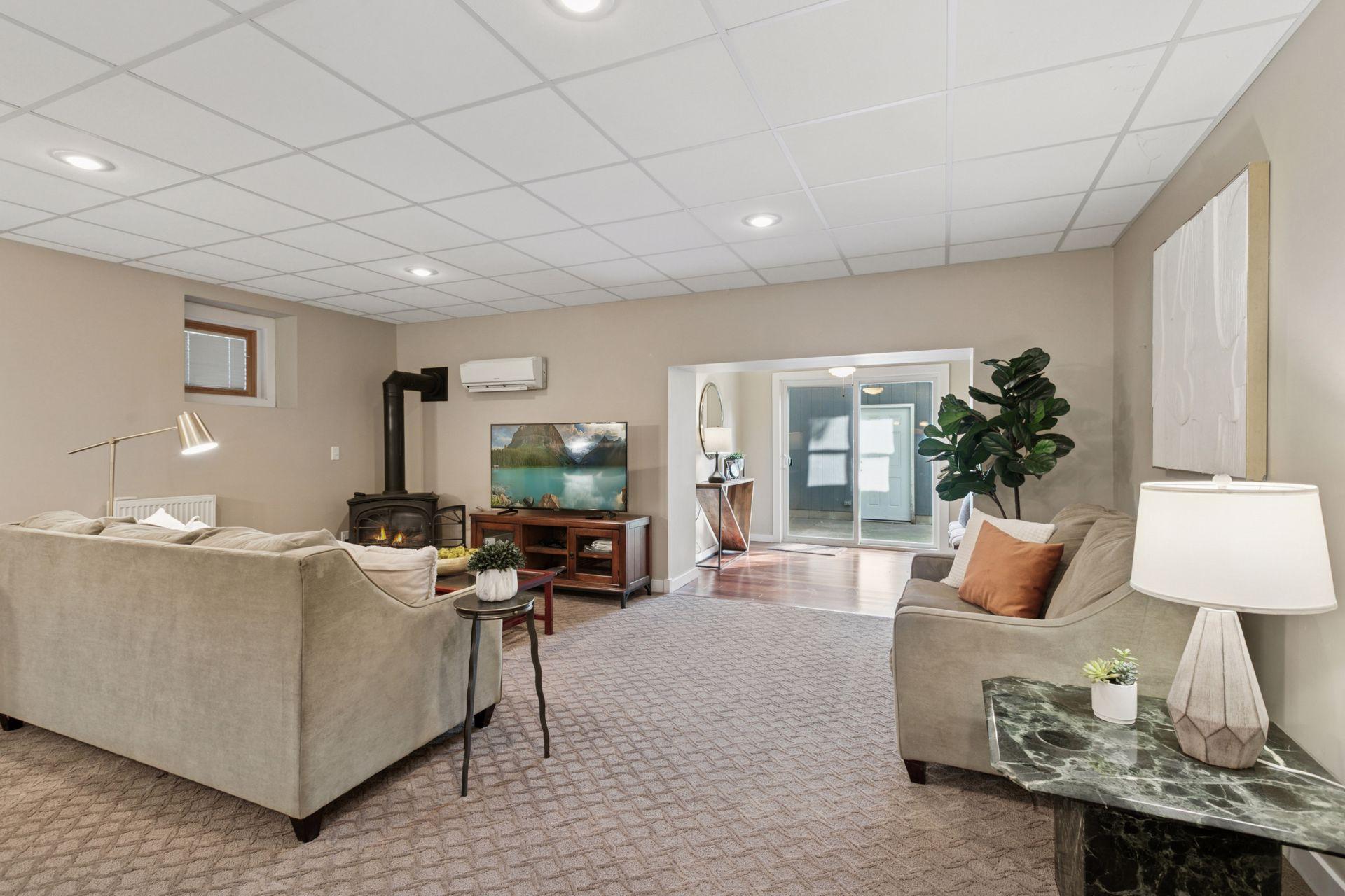 2833 Irving Avenue S