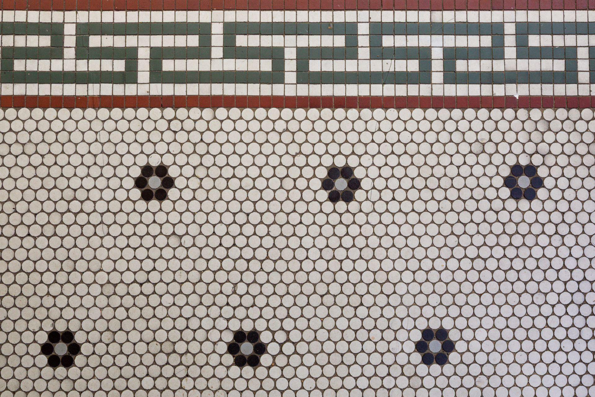 2833 Irving Avenue S