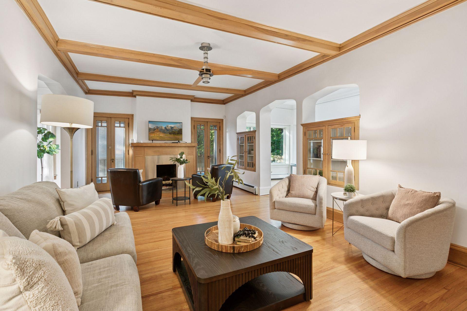 2833 Irving Avenue S