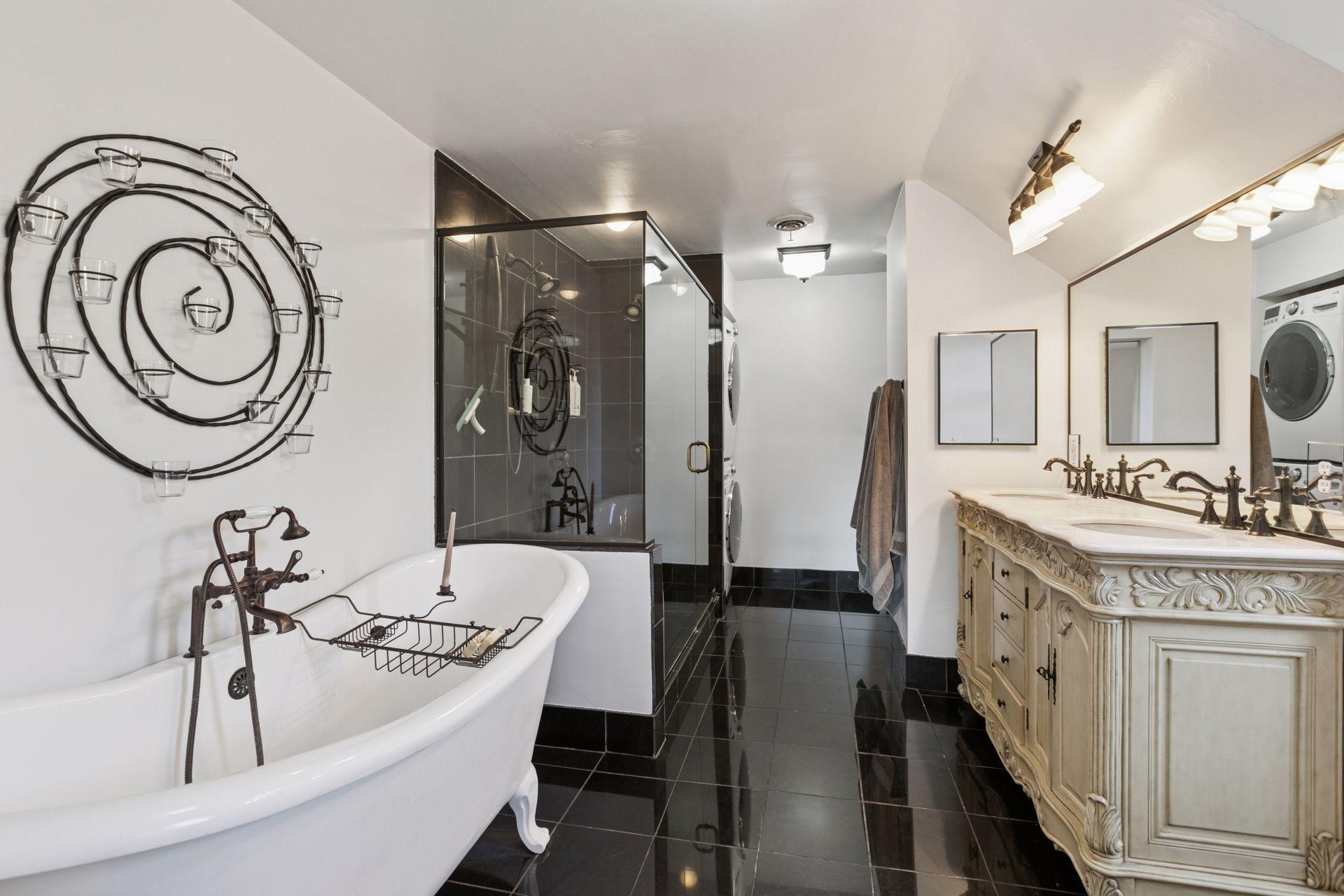 2833 Irving Avenue S