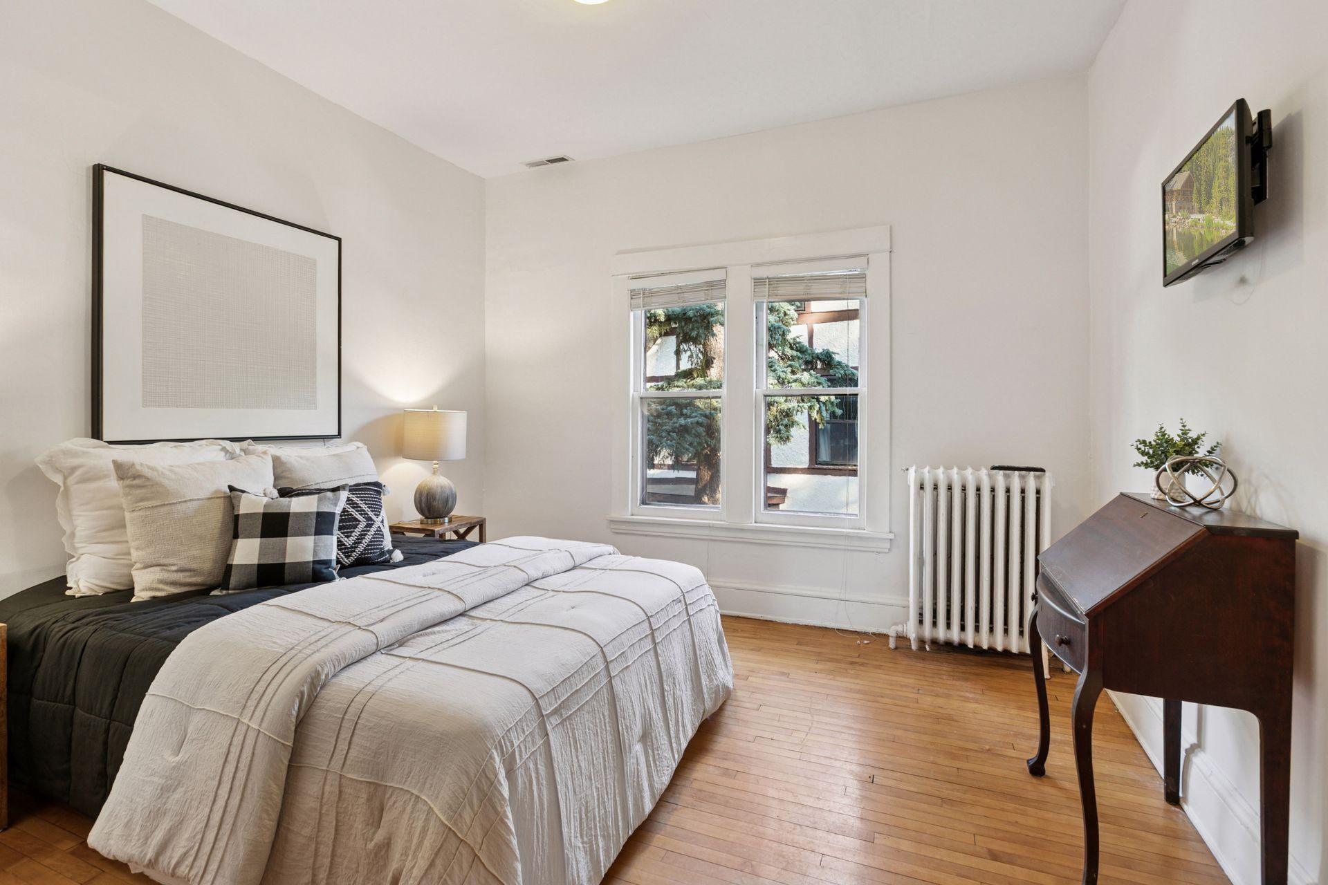 2833 Irving Avenue S